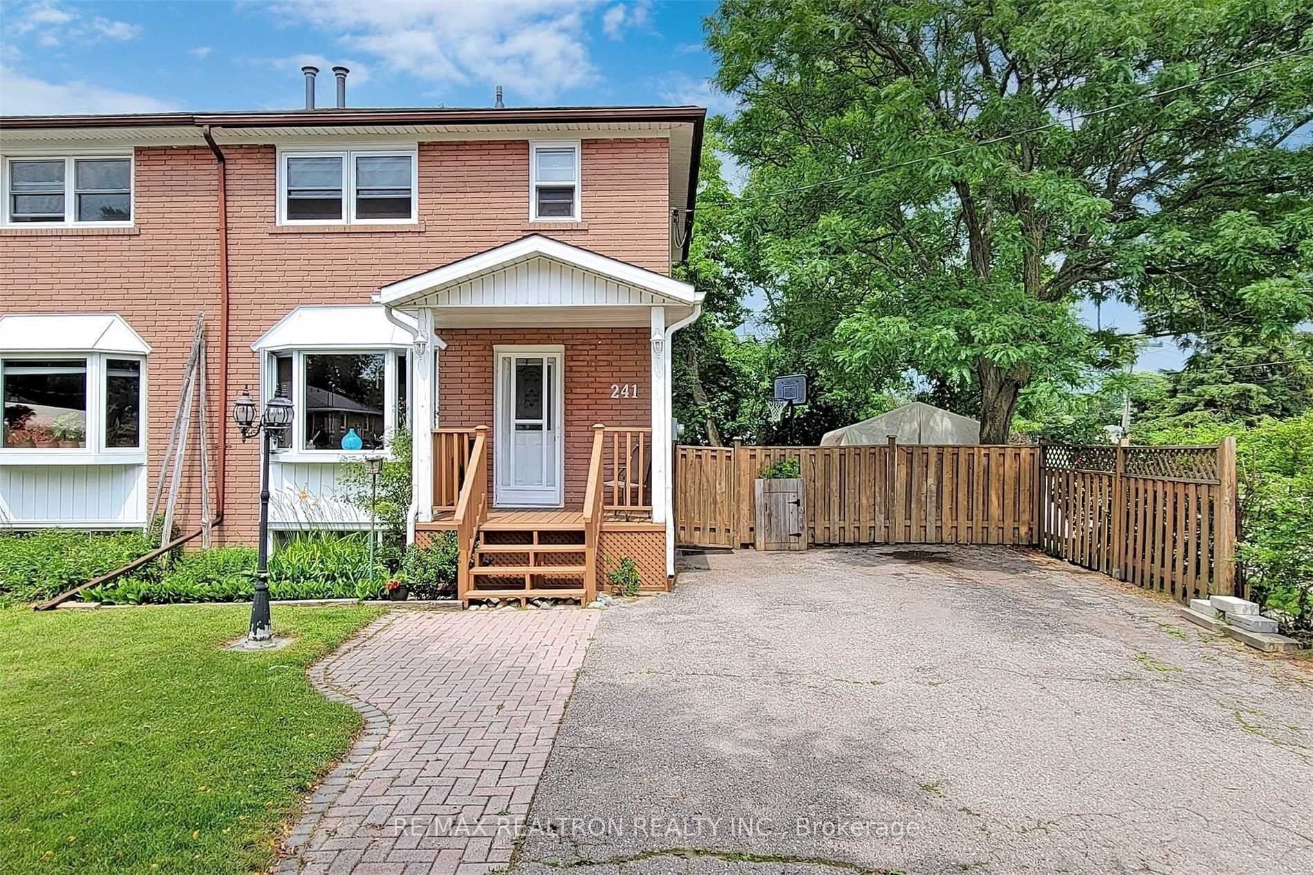241 Septonne Avenue, Newmarket, ON L3Y 2W5 photo 2