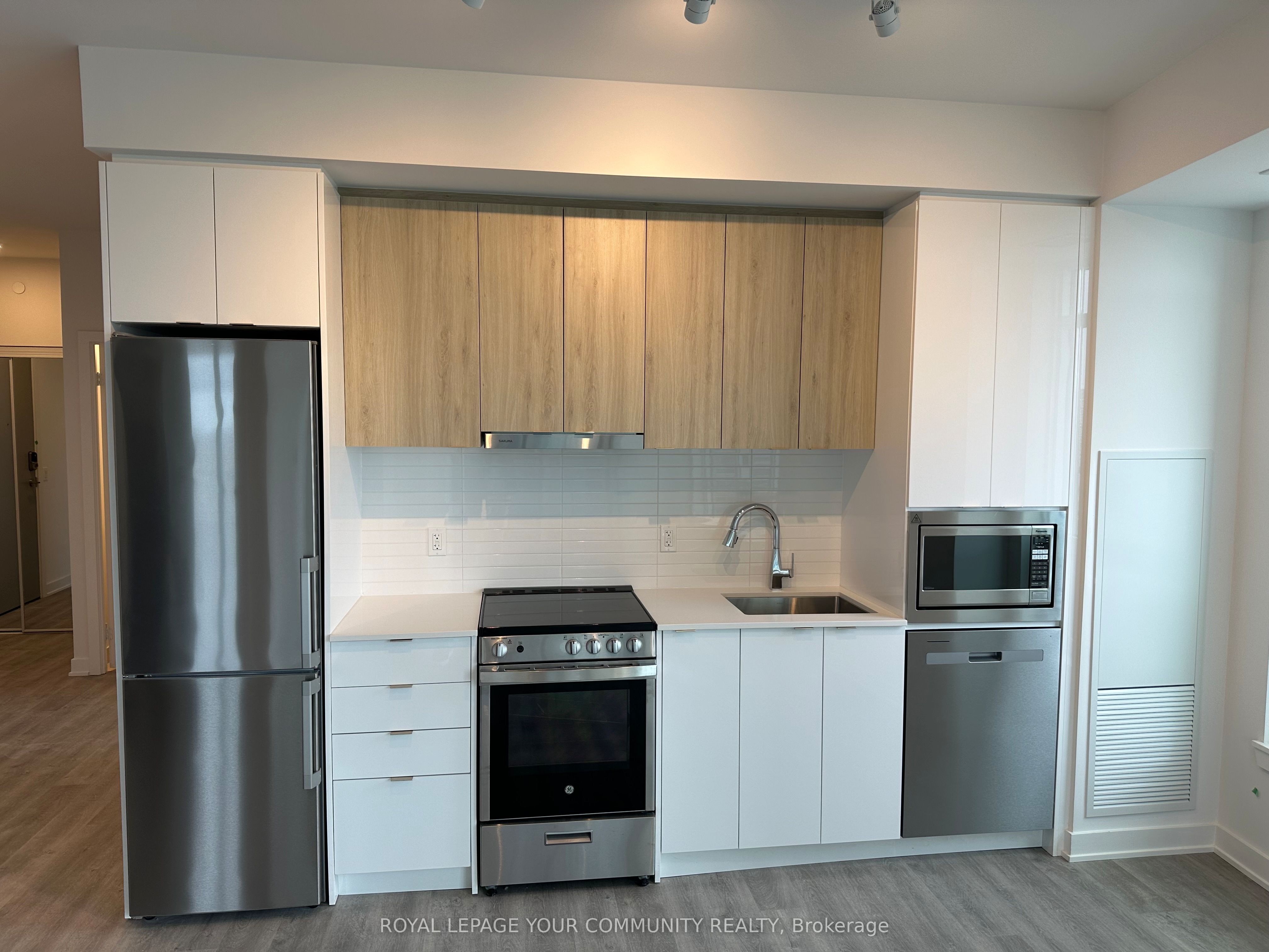 30 Upper Mall Way 1707, Vaughan, ON L4J 0L7 photo 3