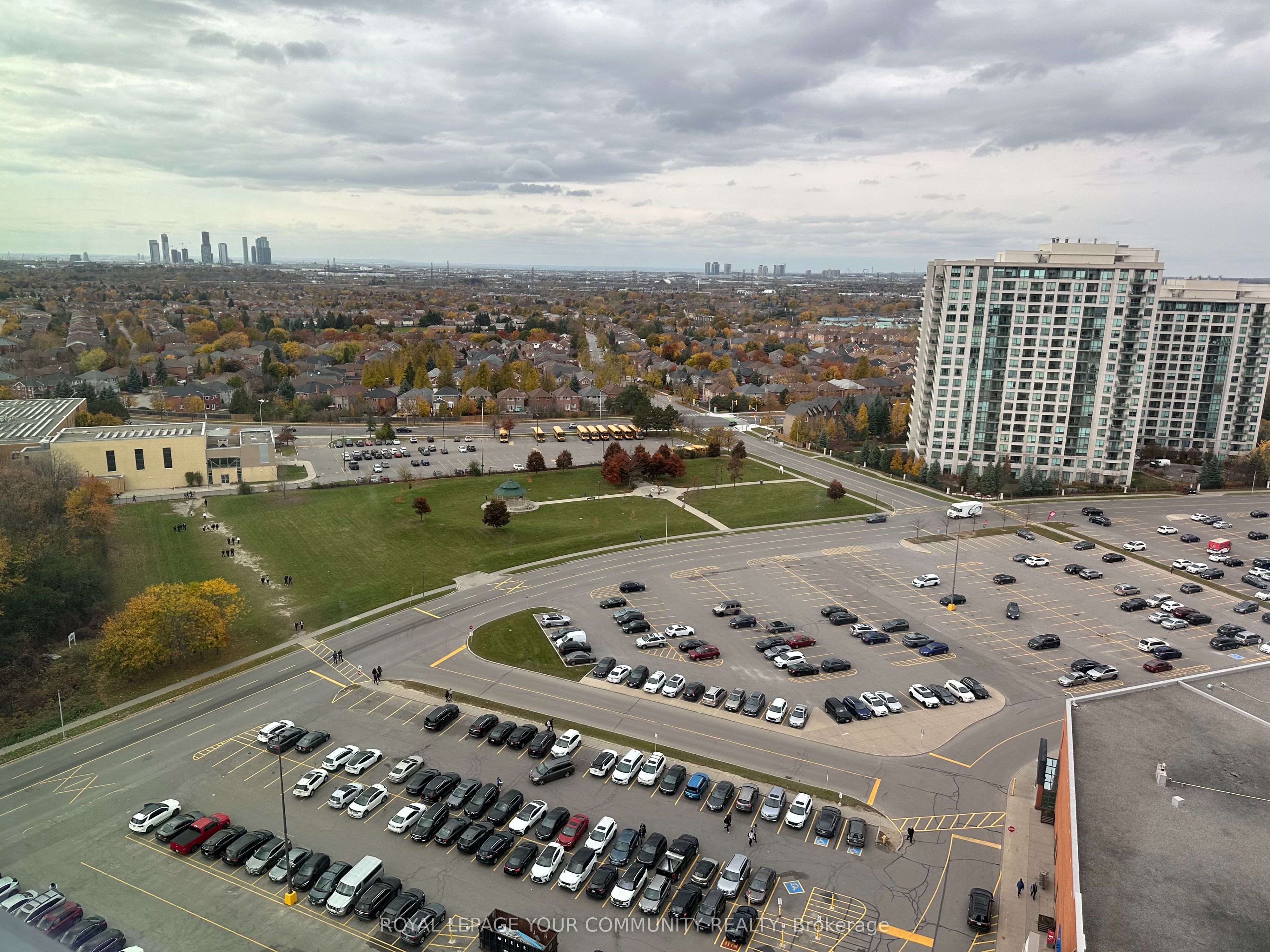 30 Upper Mall Way 1707, Vaughan, ON L4J 0L7 photo 5