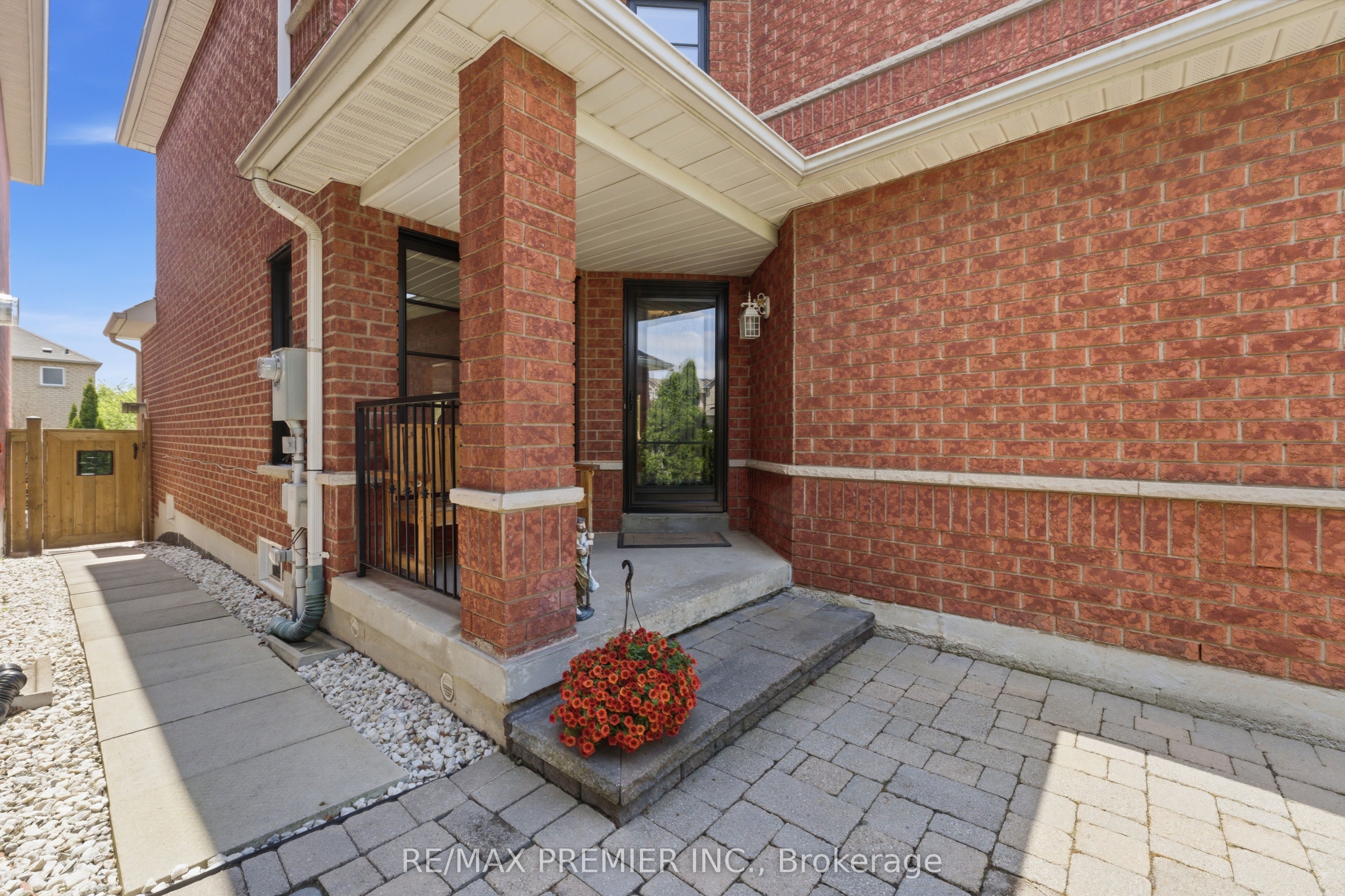 37 Princeton Gate, Vaughan, ON L6A 2R7 photo 3