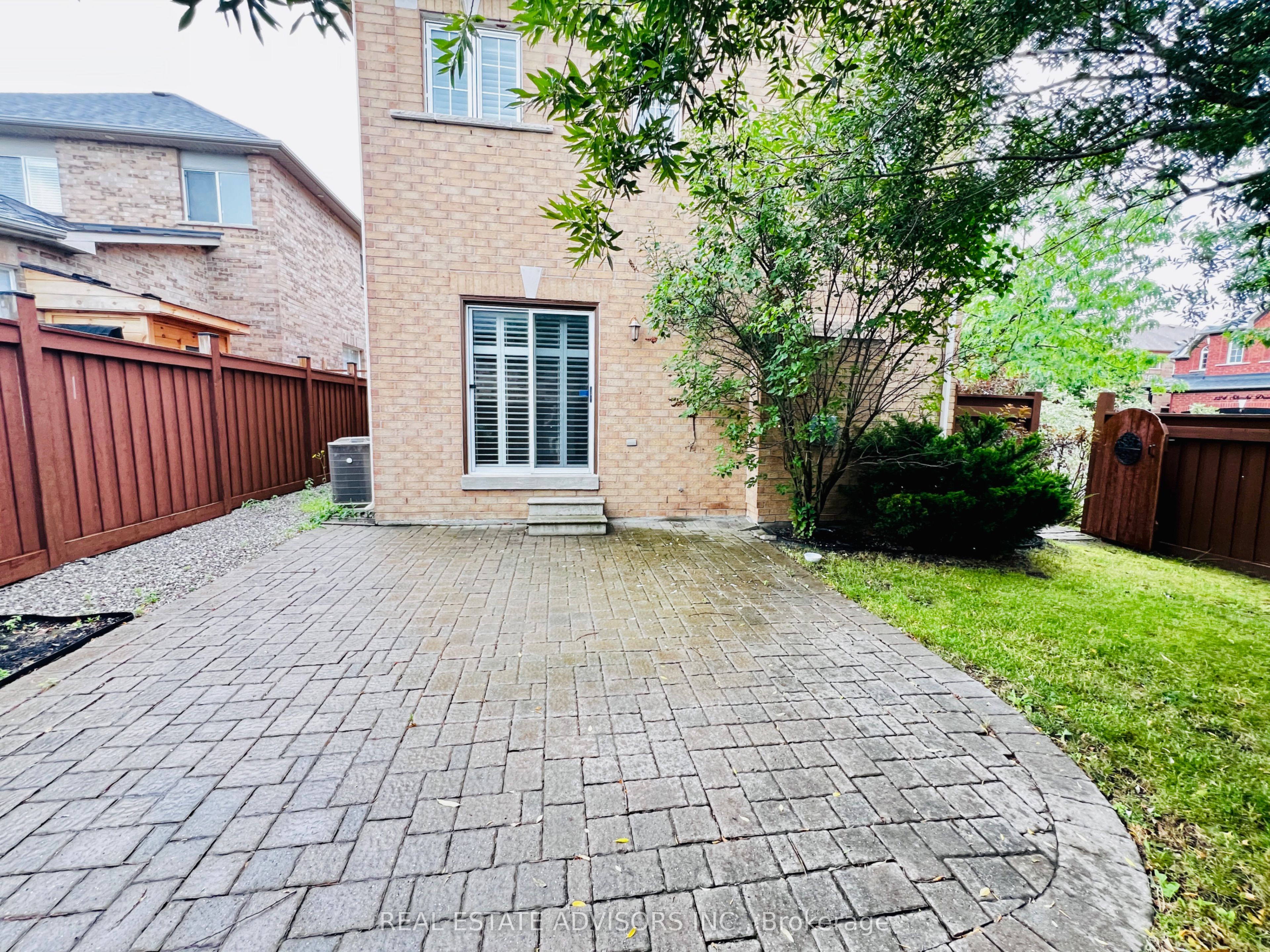 2 Adam Ernst Court, Vaughan, ON L4H 2S5 photo 3