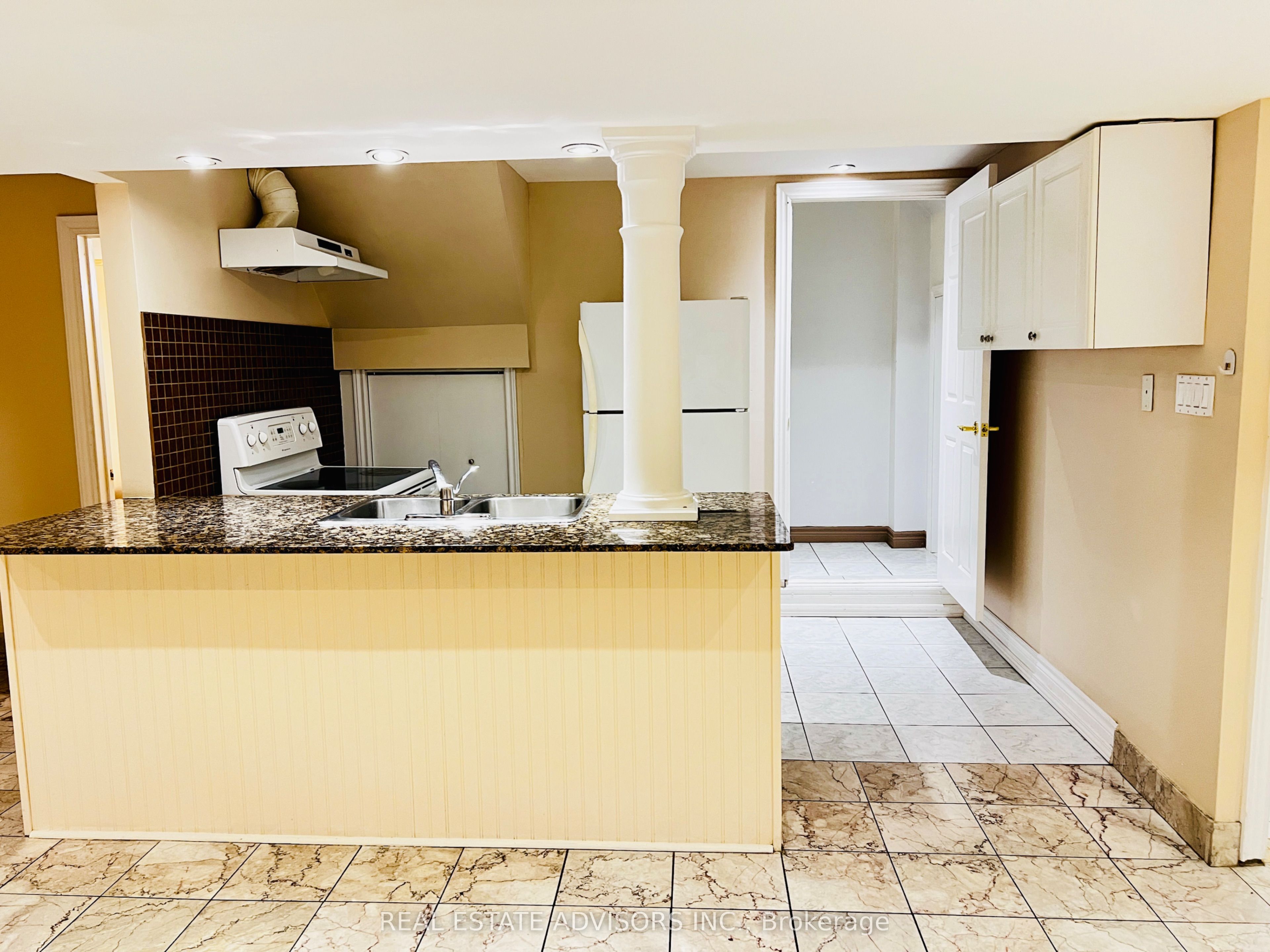 2 Adam Ernst Basement Court, Vaughan, ON L4H 2S5