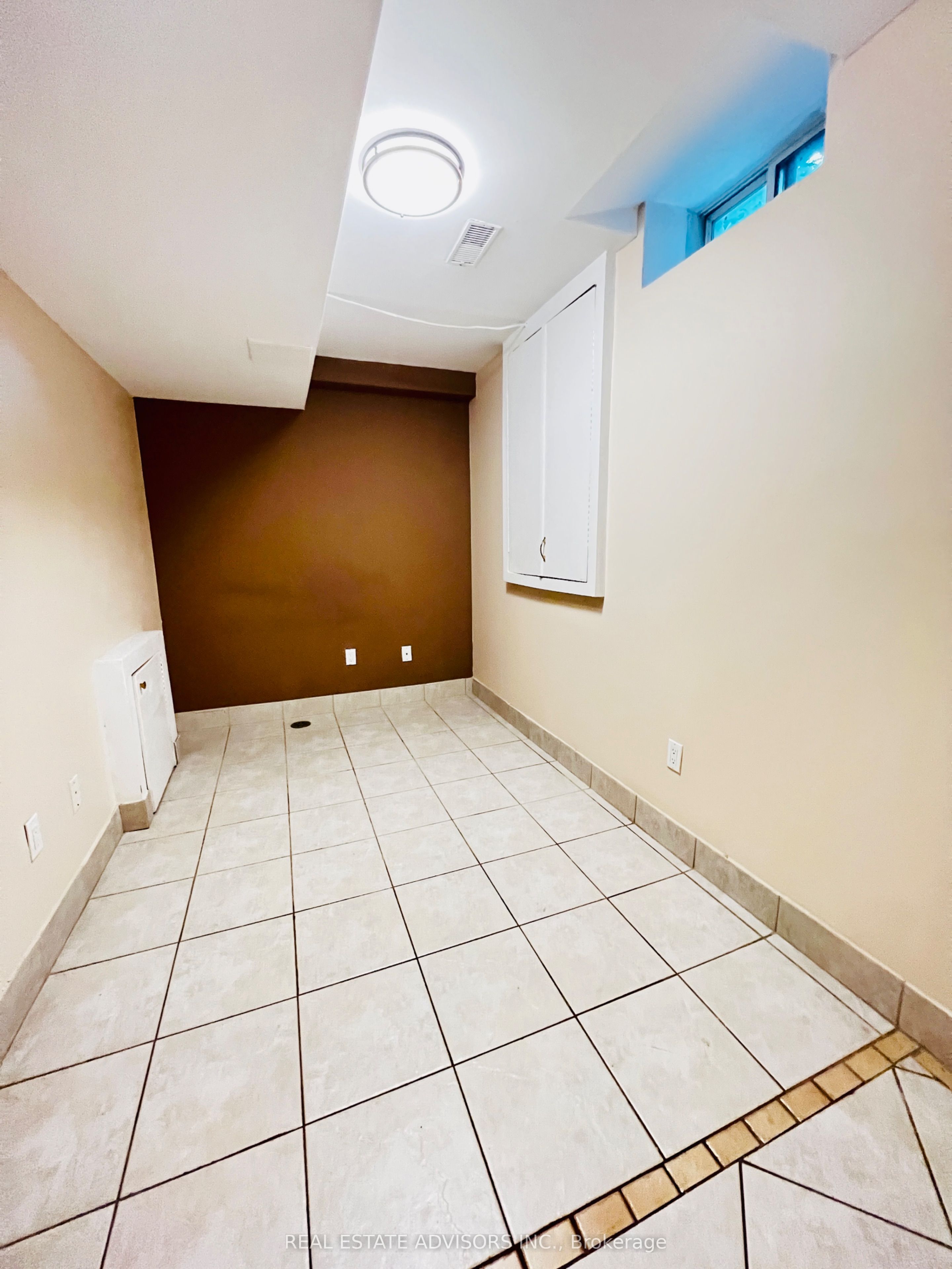 2 Adam Ernst Basement Court, Vaughan, ON L4H 2S5 photo 4