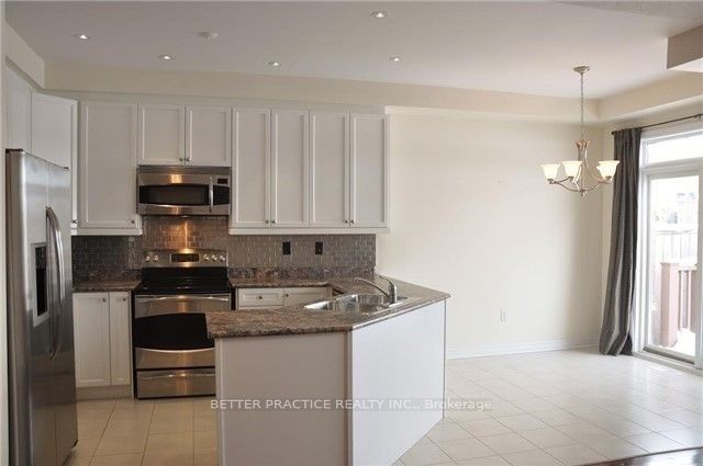4 Gosnel Circle, Bradford West Gwillimbury, ON L3Z 0G4 photo 3