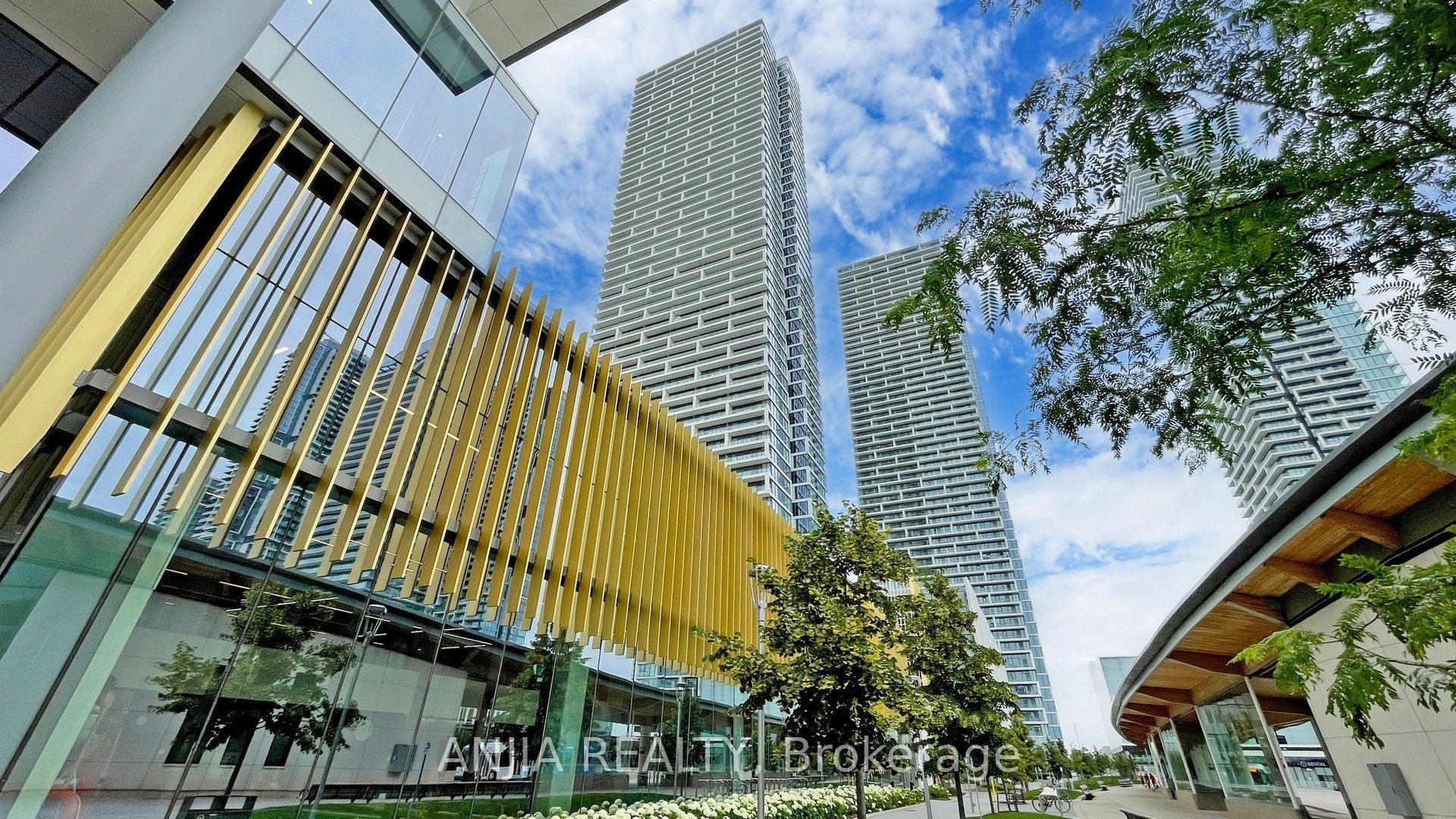 5 Buttermill Avenue 6102, Vaughan, ON L4K 0J5 photo 3