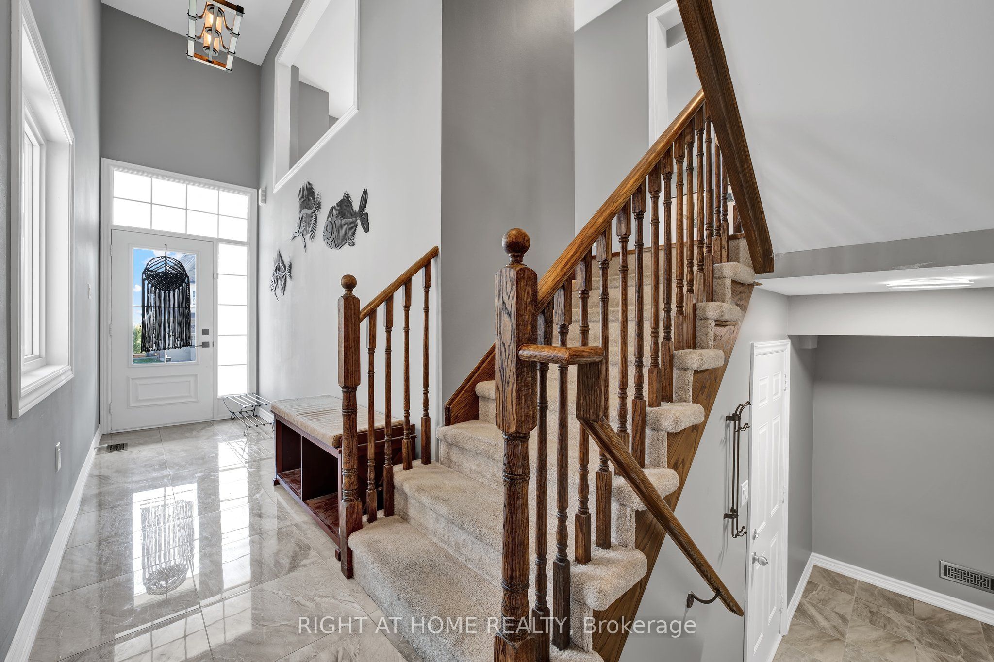 40 Ridge Gate Crescent, East Gwillimbury, ON L0G 1M0 photo 2