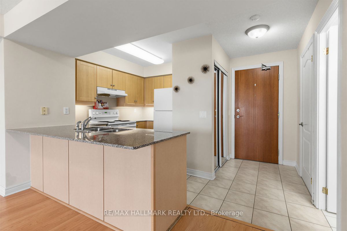 50 Disera Drive 1206, Vaughan, ON L4J 9E9 photo 3