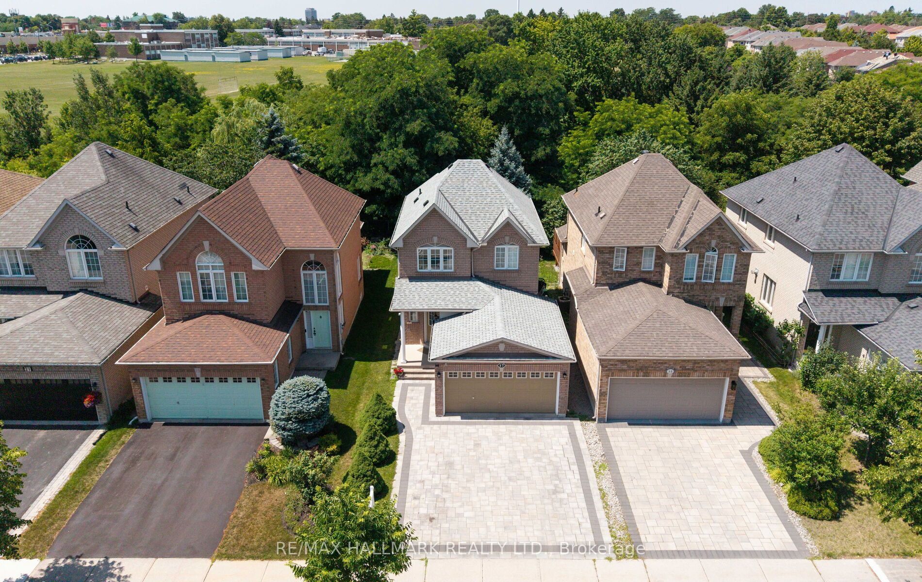 17 Rushingbrook Drive, Richmond Hill, ON L4S 1W6 photo 2