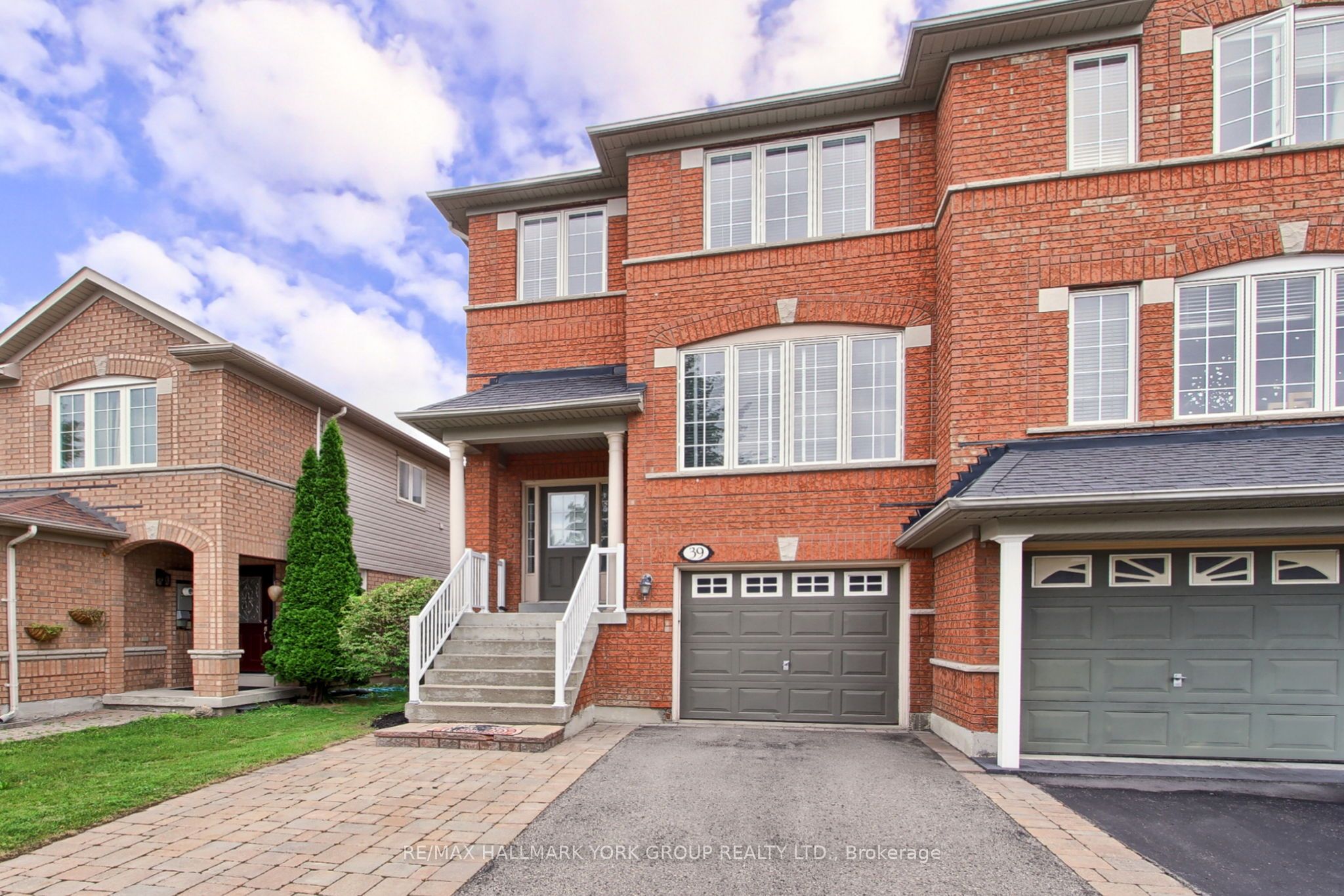 39 Millcliff Circle, Aurora, ON L4G 7N7 photo 3