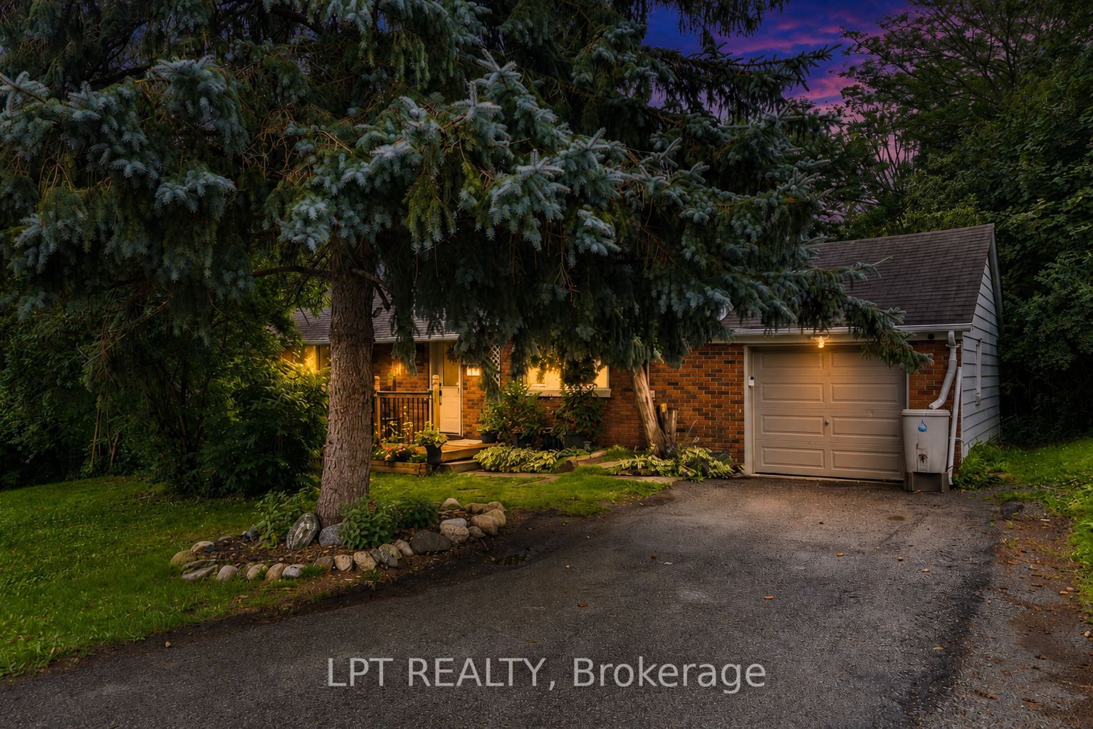 98 Don Mor Drive, Newmarket, ON L3Y 1G7 photo 2