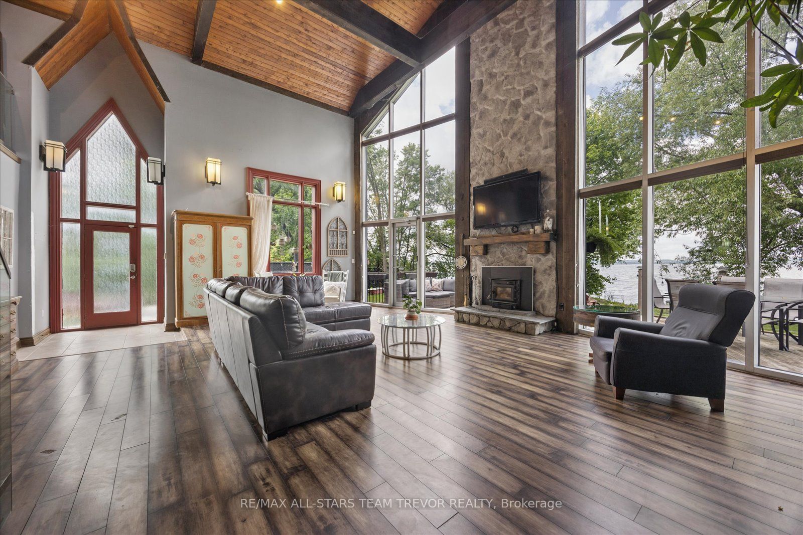 314 Glenwoods Avenue, Georgina, ON L4P 0A6 photo 2