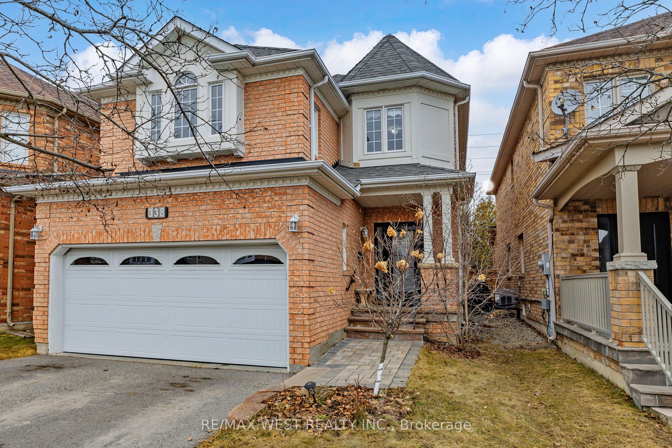 338 Mcbride Crescent, Newmarket, ON L3X 2W3 photo 2