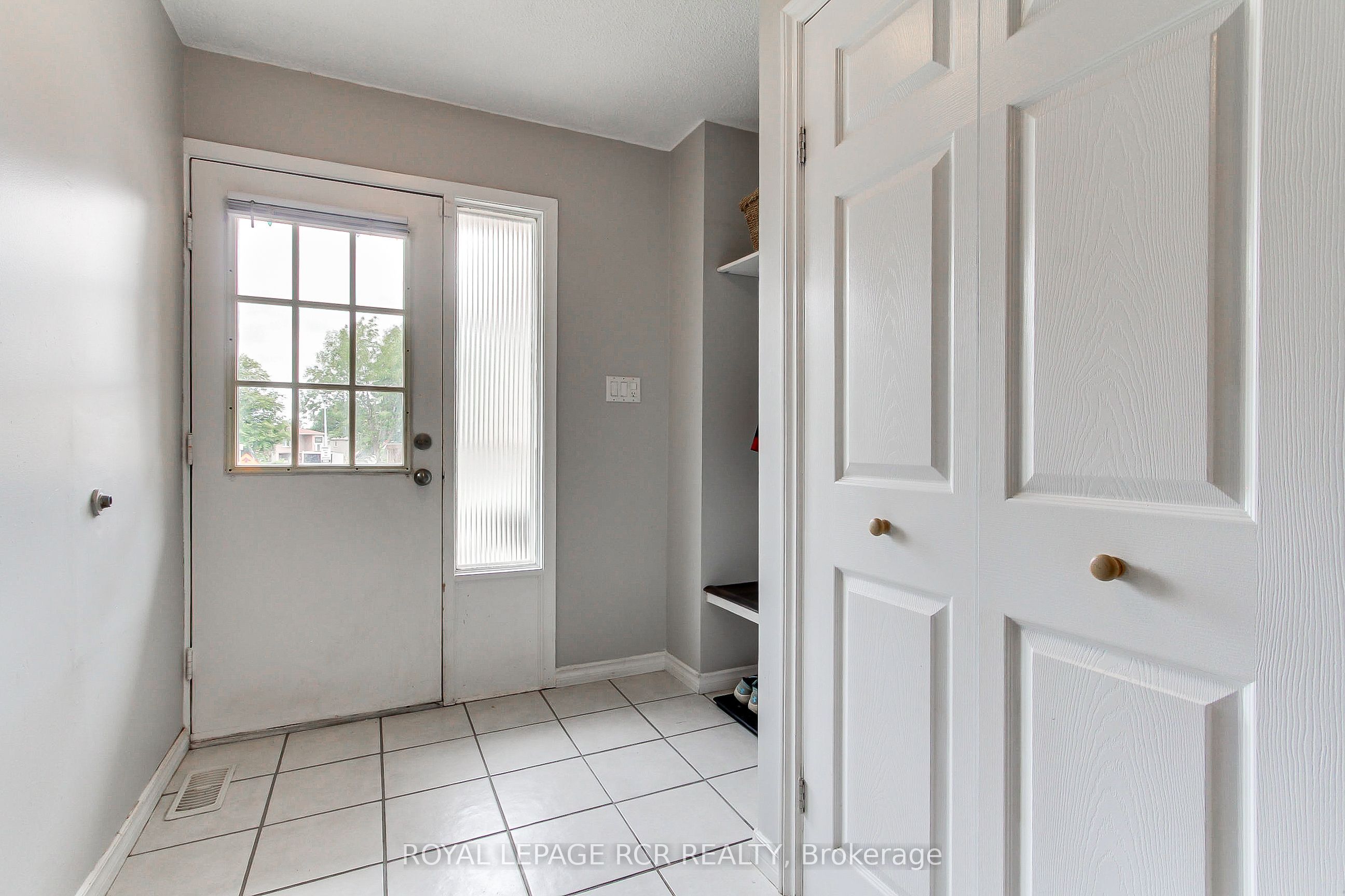 228 Collings Avenue, Bradford West Gwillimbury, ON L3Z 1W3 photo 4