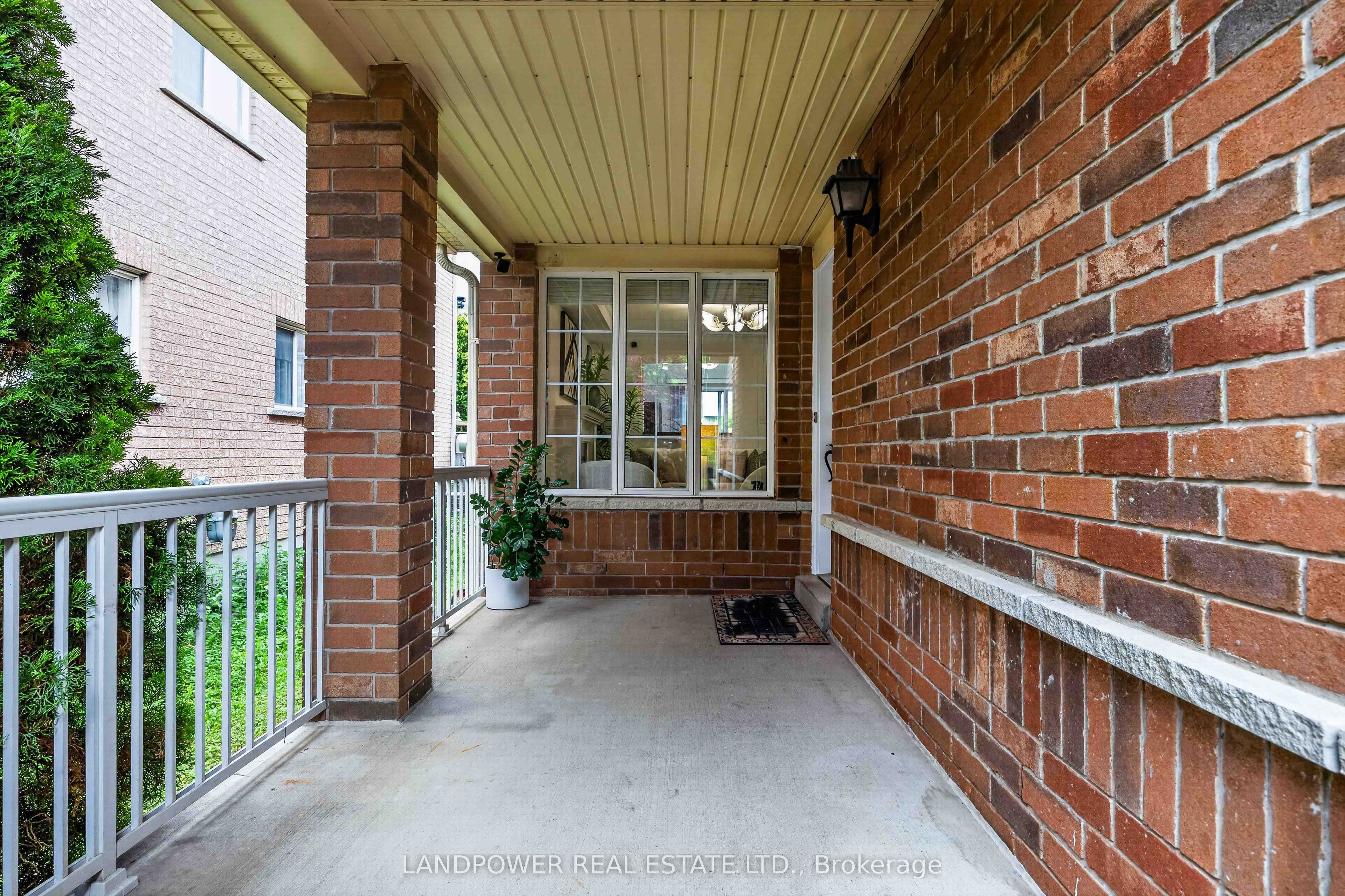 126 Rideau Drive, Richmond Hill, ON L4B 4P2 photo 5