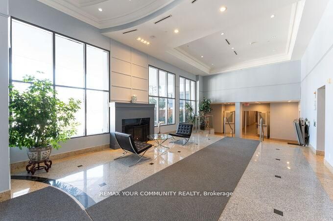 11121 Yonge Street 519, Richmond Hill, ON L4C 0S7 photo 5