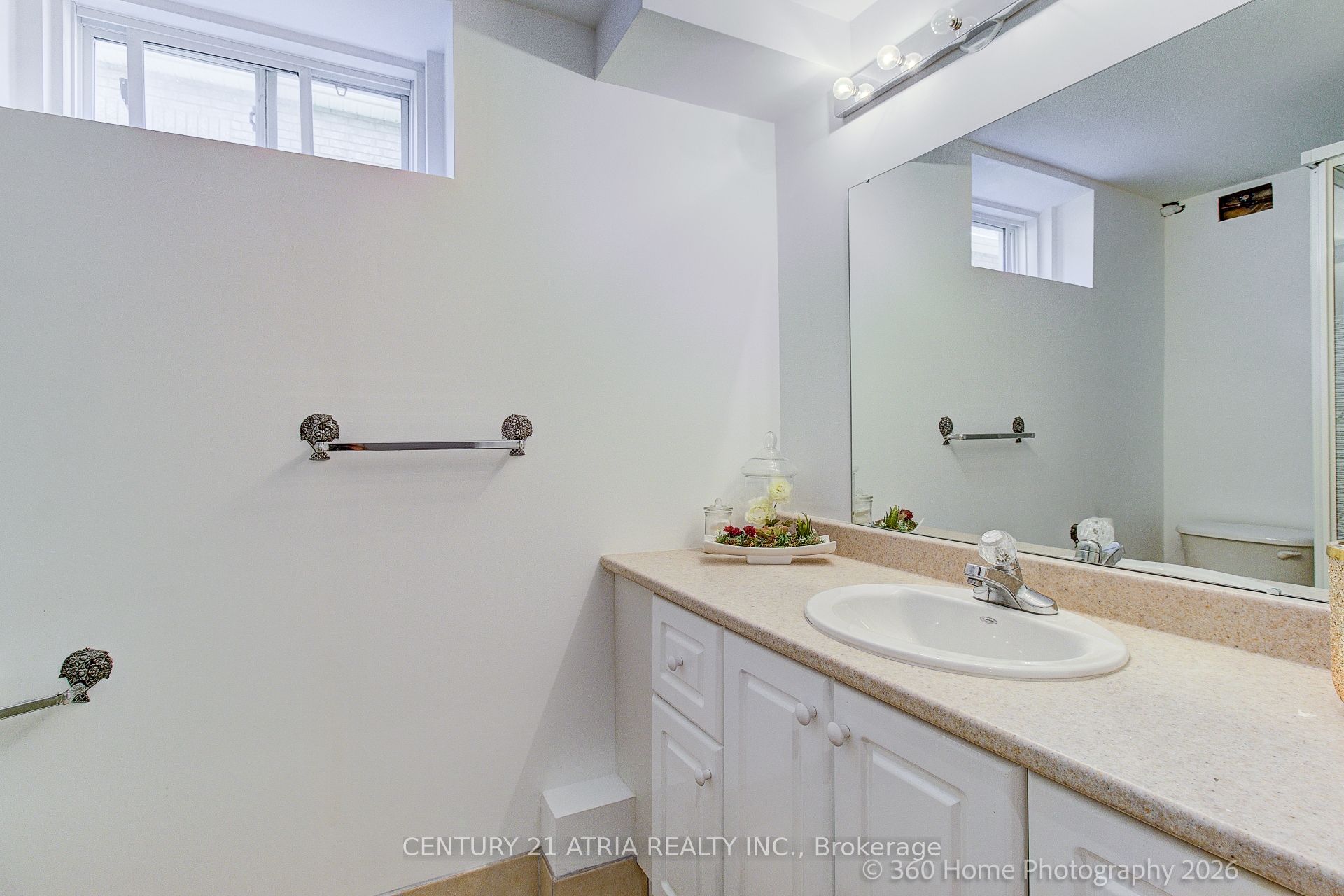 176 Laurentian Boulevard, Vaughan, ON L6A 2V6 photo 3