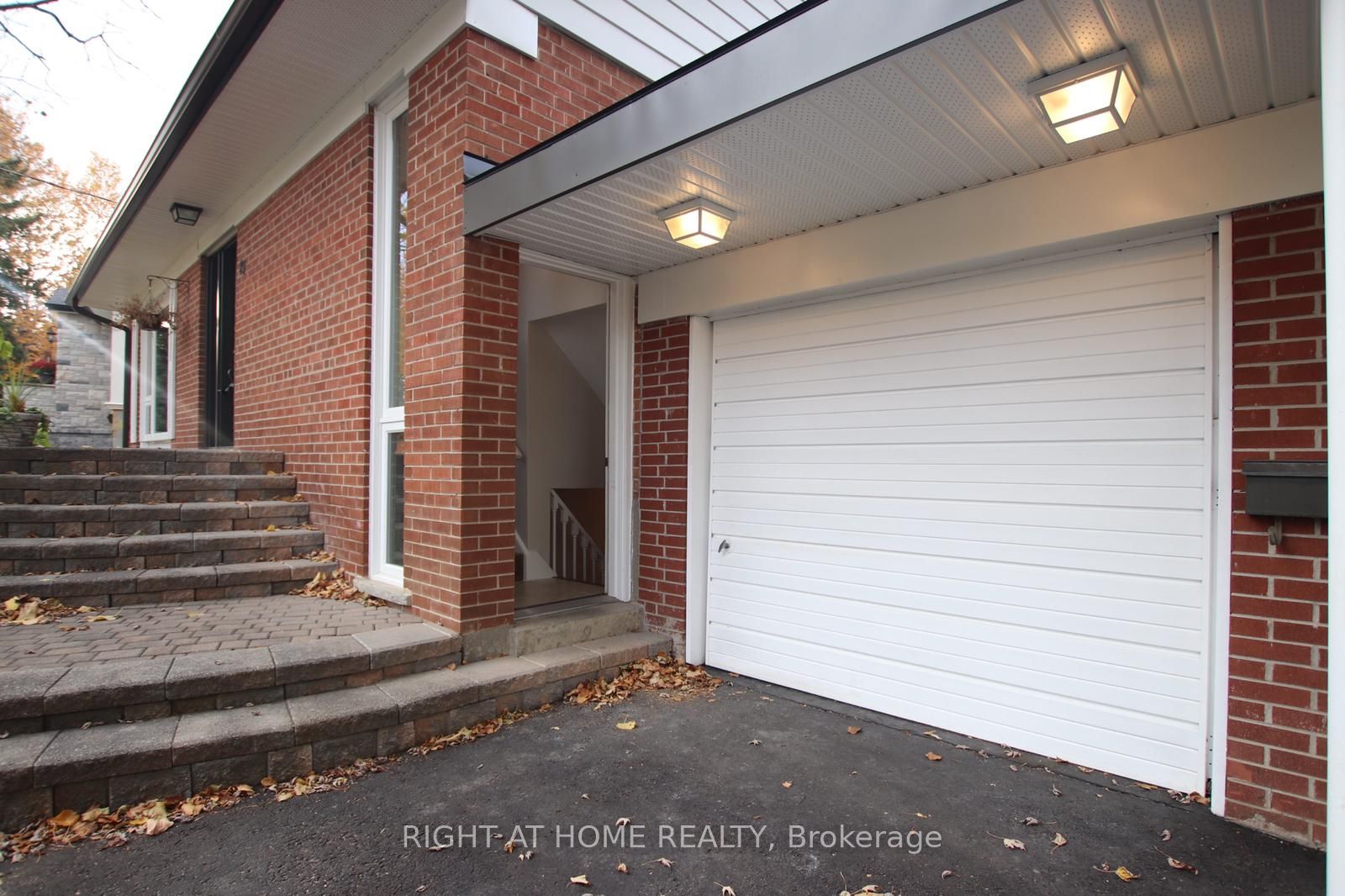 89 Monkswood Crescent, Newmarket, ON L3Y 2J9 photo 3