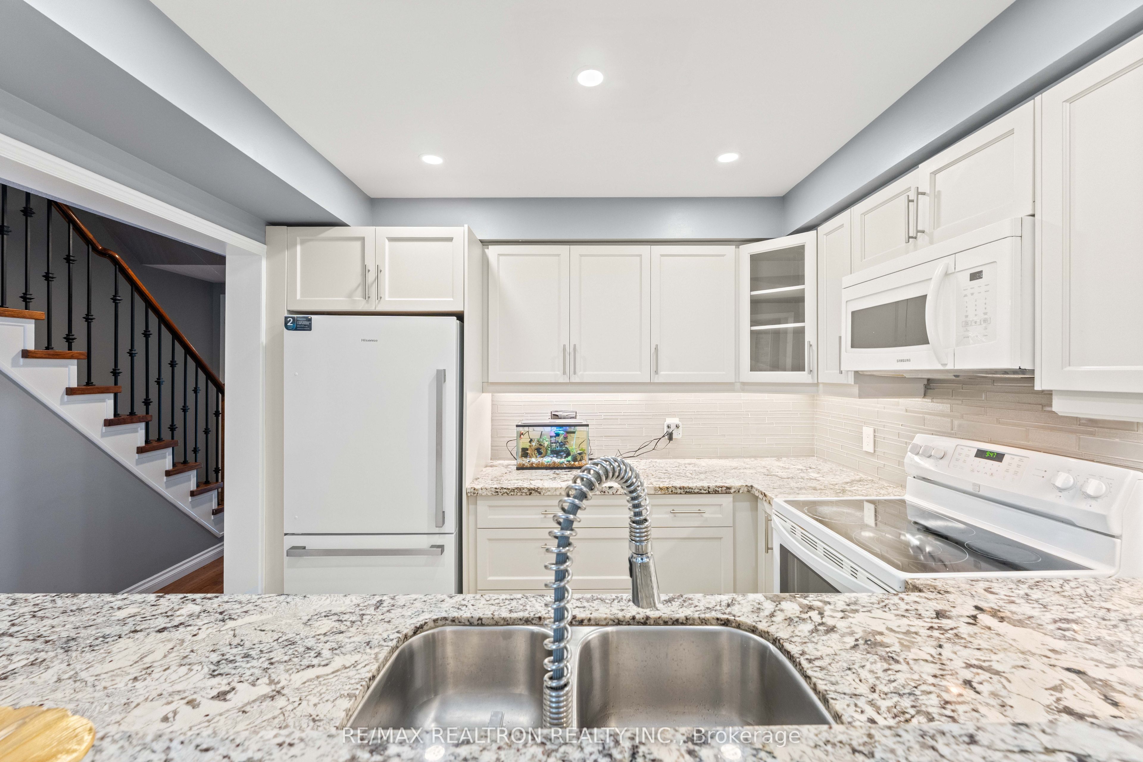 71 Ochalski Road, Aurora, ON L4G 7J3 photo 4