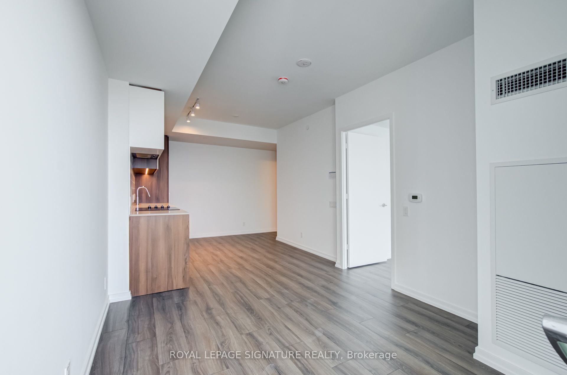 1000 Portage Parkway 4715, Vaughan, ON L4K 0L1 photo 3