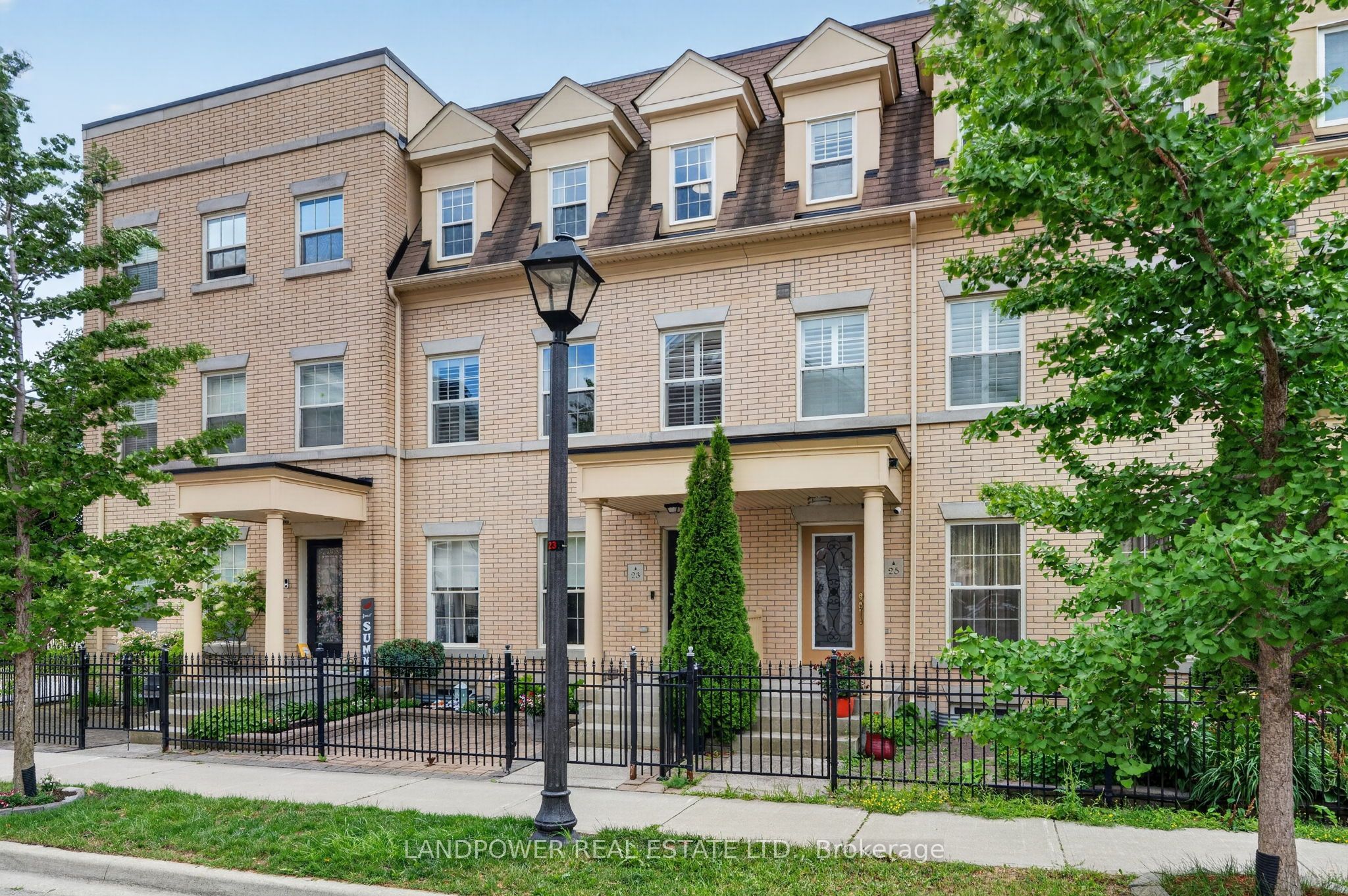 23 Donald Buttress Boulevard W, Markham, ON L6C 0J6 photo 2
