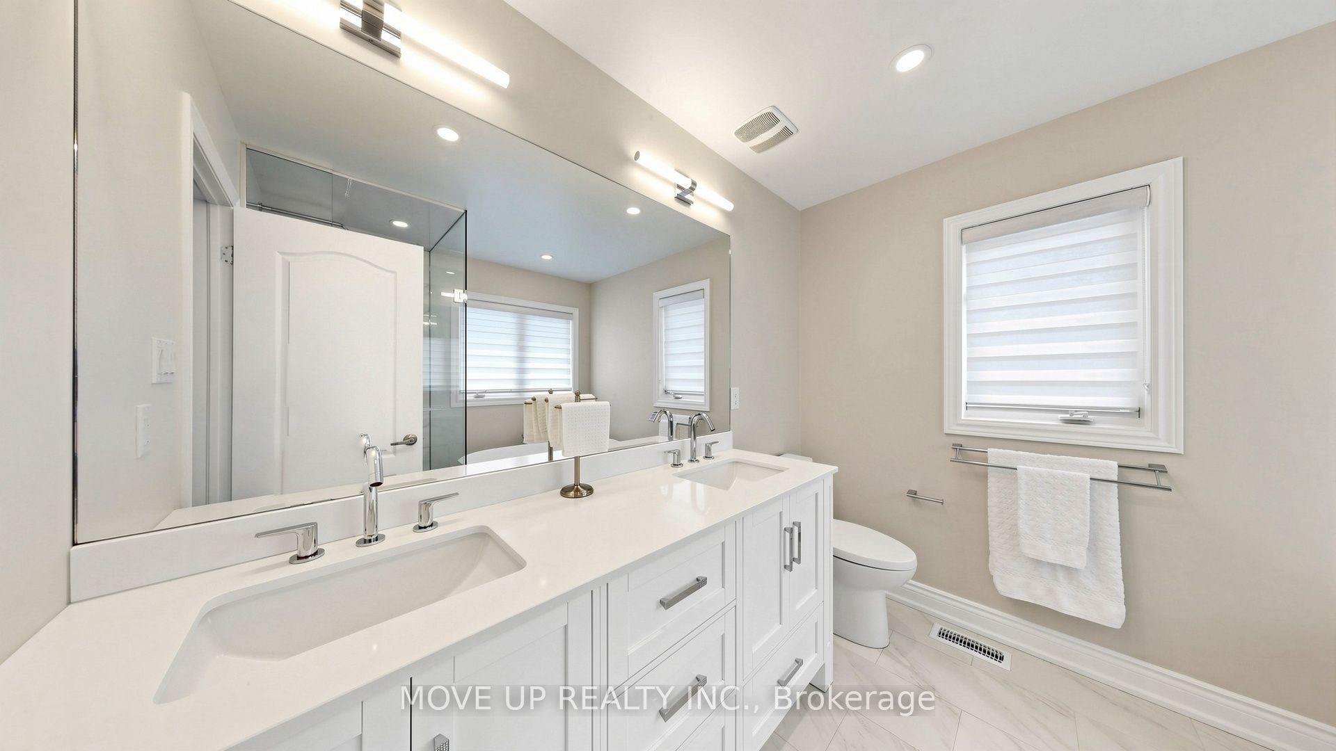 35 Lauderdale Drive, Vaughan, ON L6A 4G8