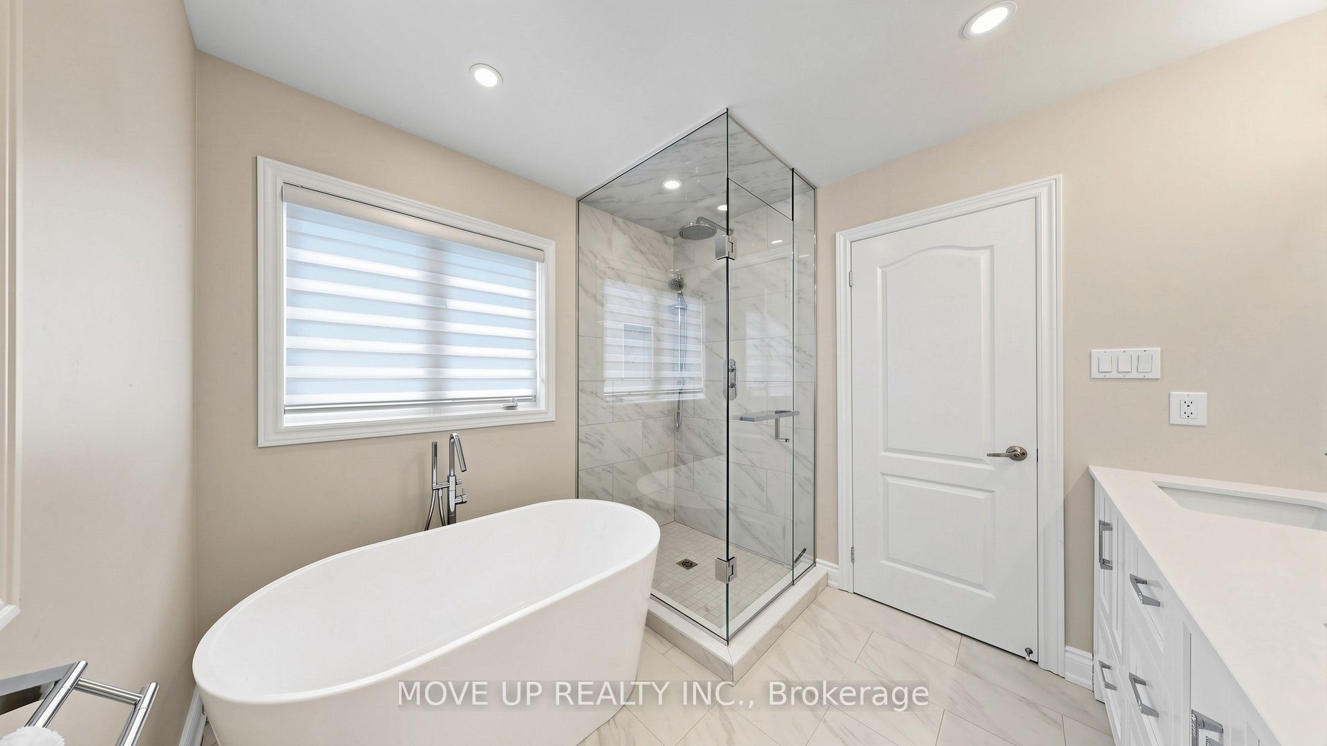 35 Lauderdale Drive, Vaughan, ON L6A 4G8 photo 3