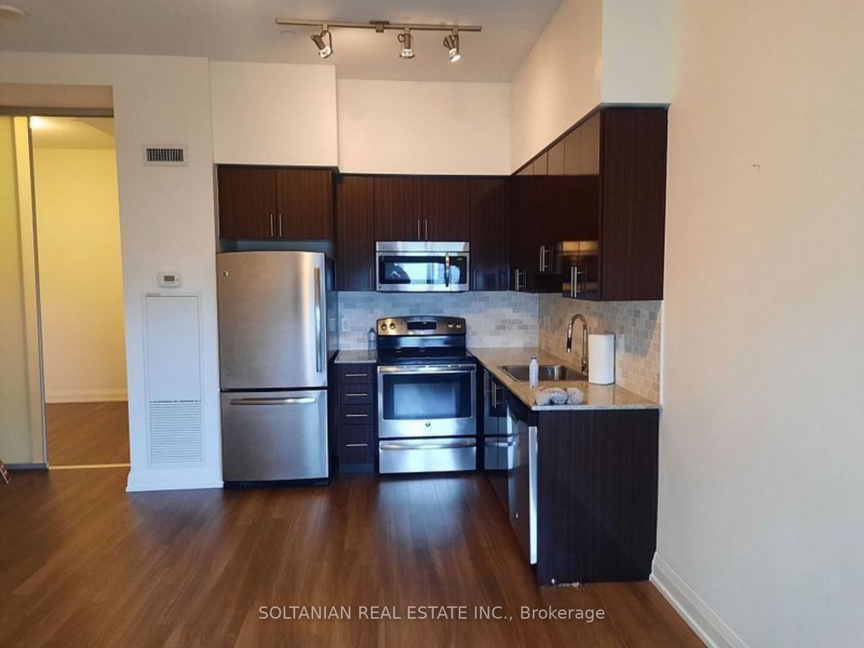 7161 Yonge Street 817, Markham, ON L3T 0C8 photo 3