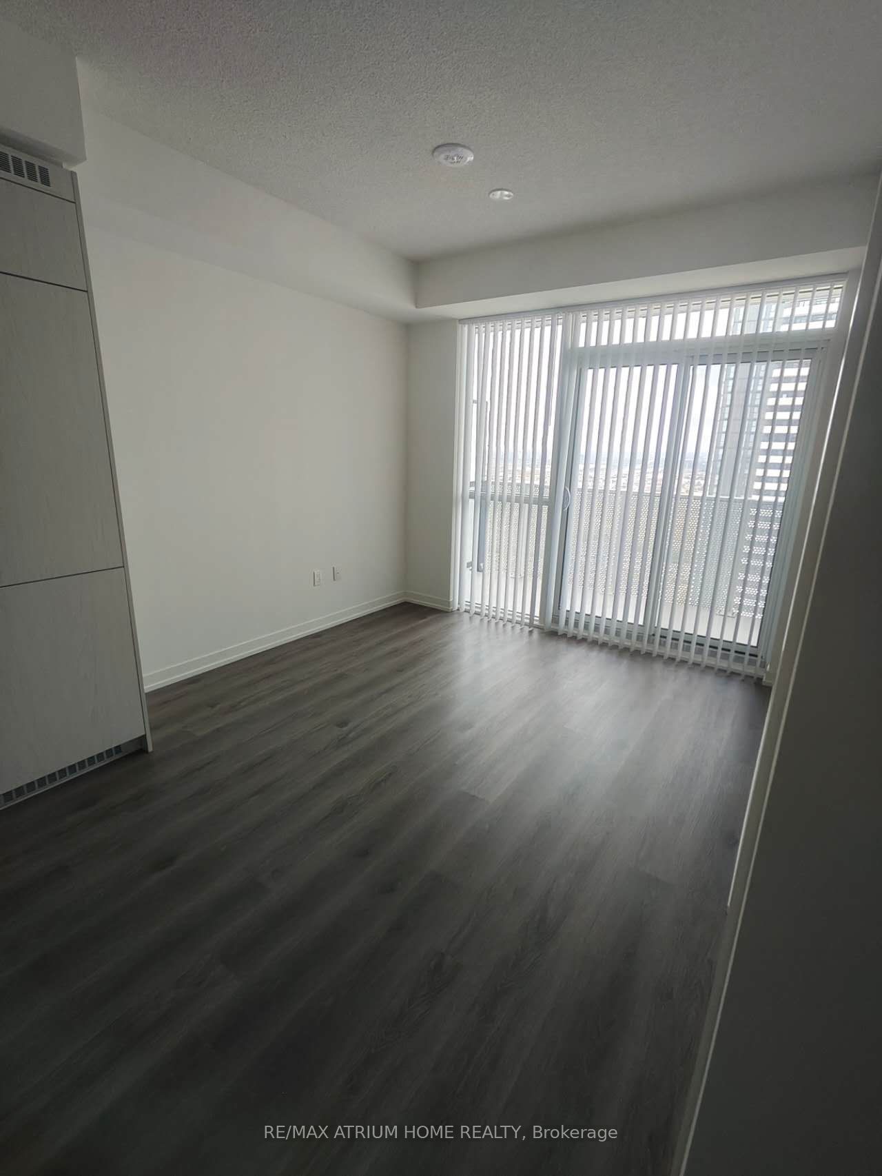 28 Interchange Way 3016, Vaughan, ON L4K 0P8 photo 4