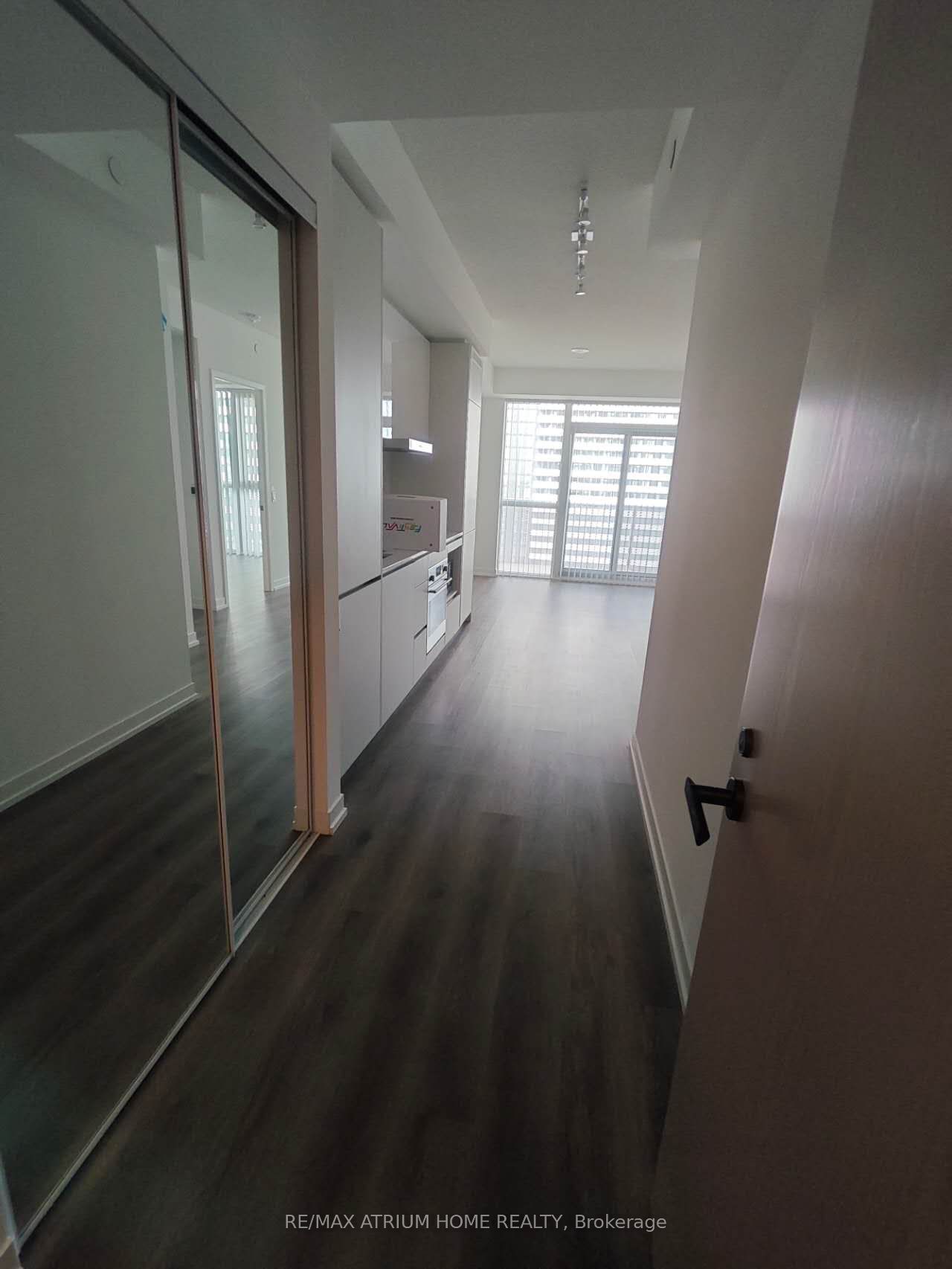 28 Interchange Way 3016, Vaughan, ON L4K 0P8 photo 5