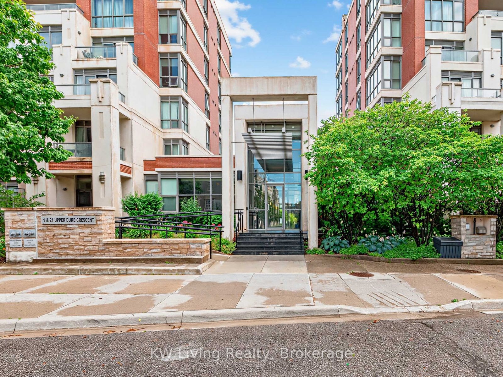 21 Upper Duke Crescent 604, Markham, ON L6G 0B6 photo 2