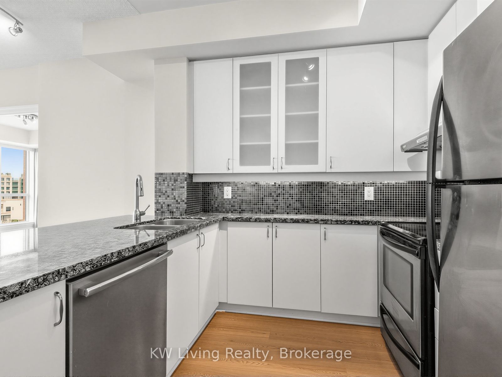 21 Upper Duke Crescent 604, Markham, ON L6G 0B6 photo 5