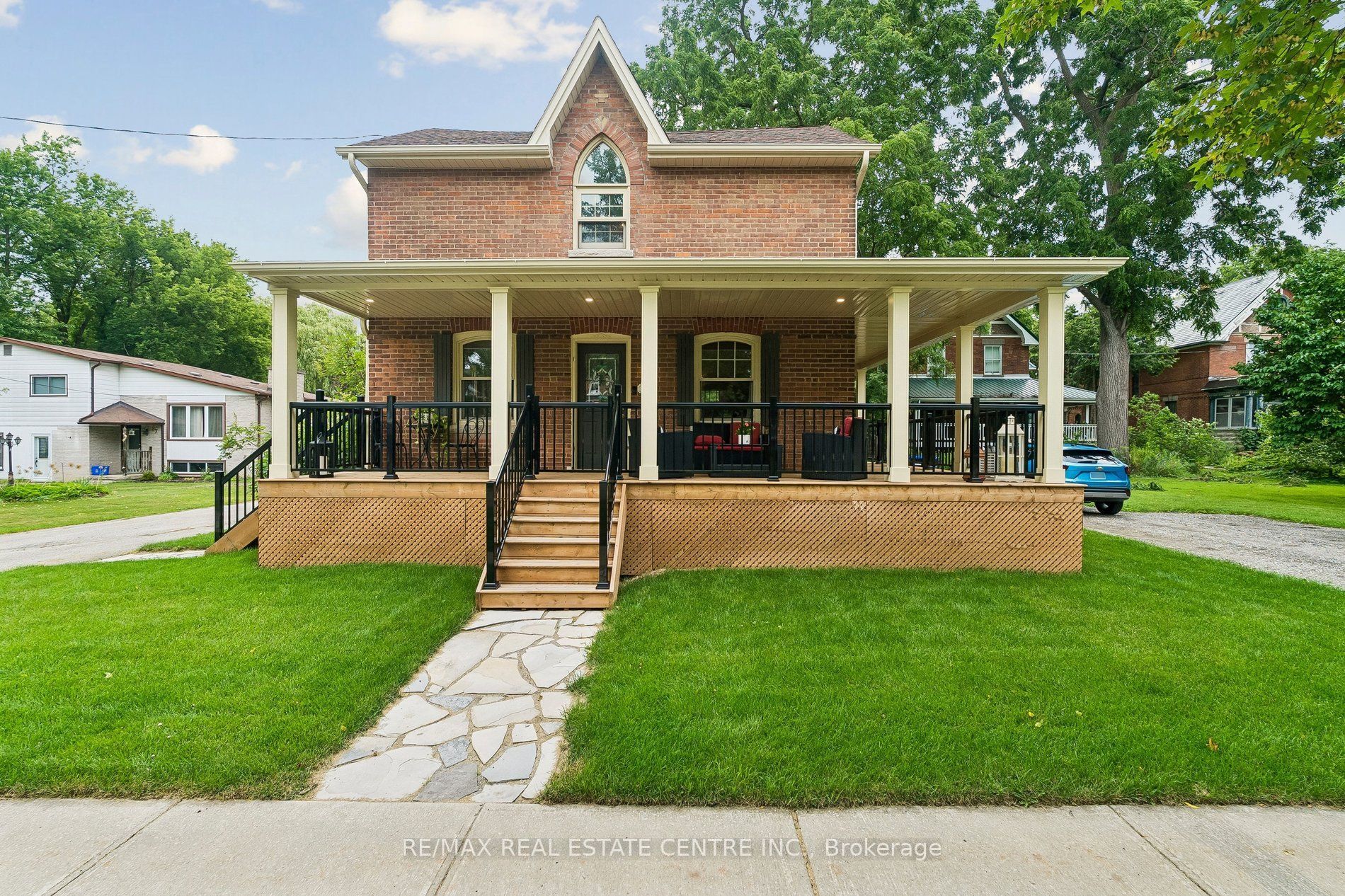 83 Centre Street N, New Tecumseth, ON L0G 1A0 photo 2