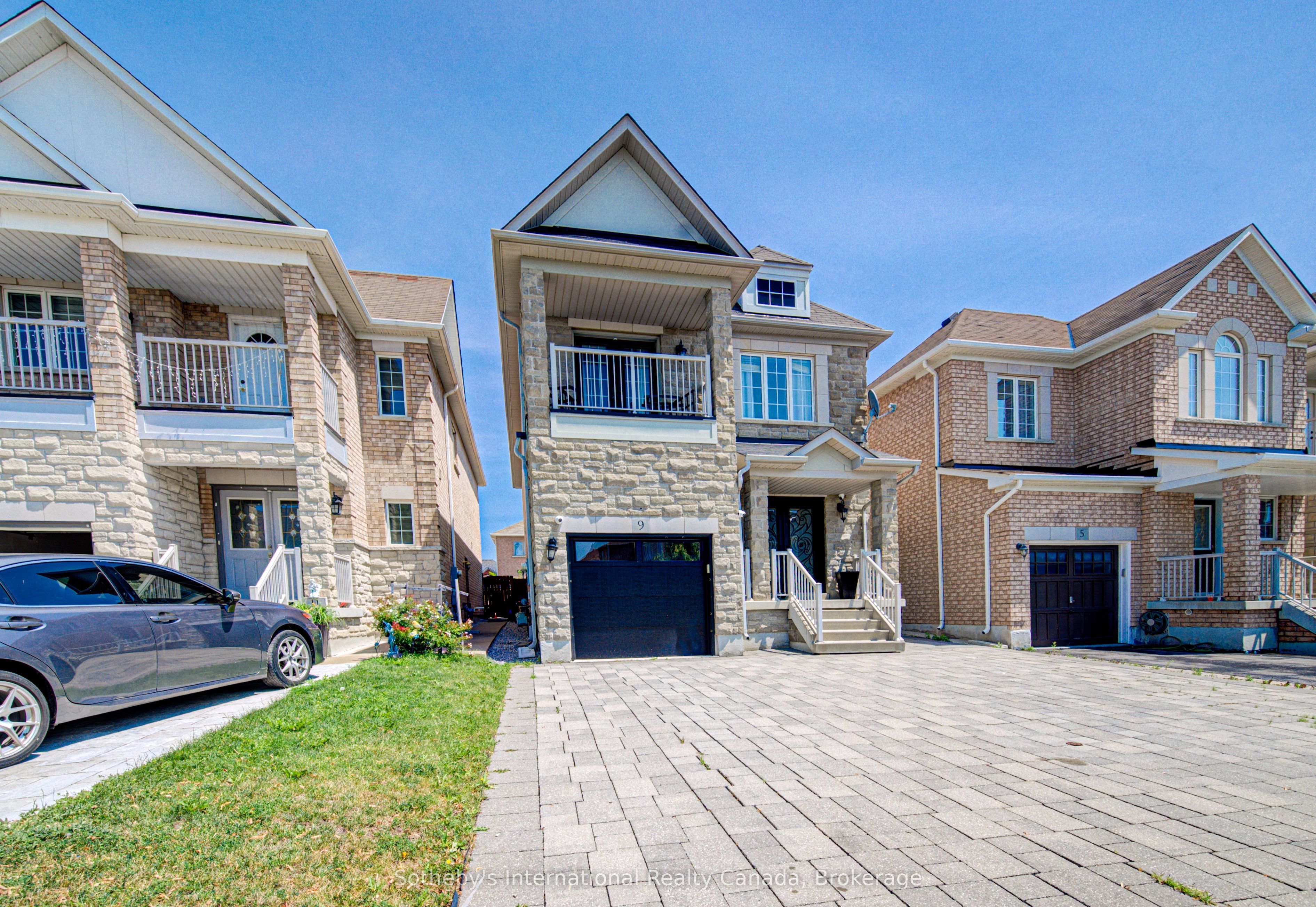 9 Aidan Drive, Vaughan, ON L4H 0T5 photo 2
