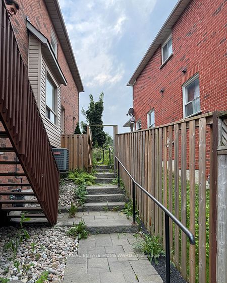 121 Primeau Drive W/O, Aurora, ON L4G 6Z6 photo 2