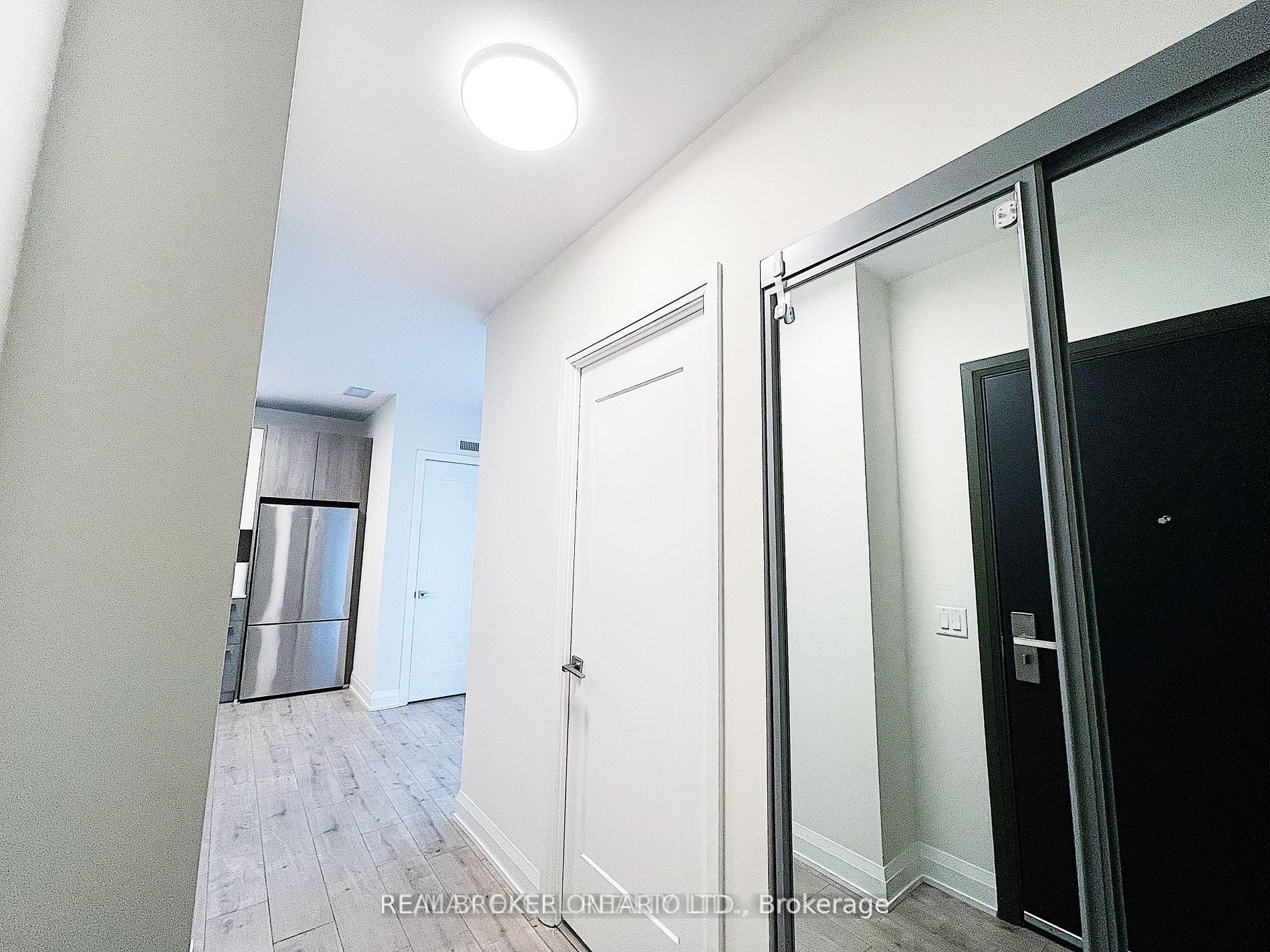 18 Water Walk Drive 2209, Markham, ON L3R 6L5 photo 3