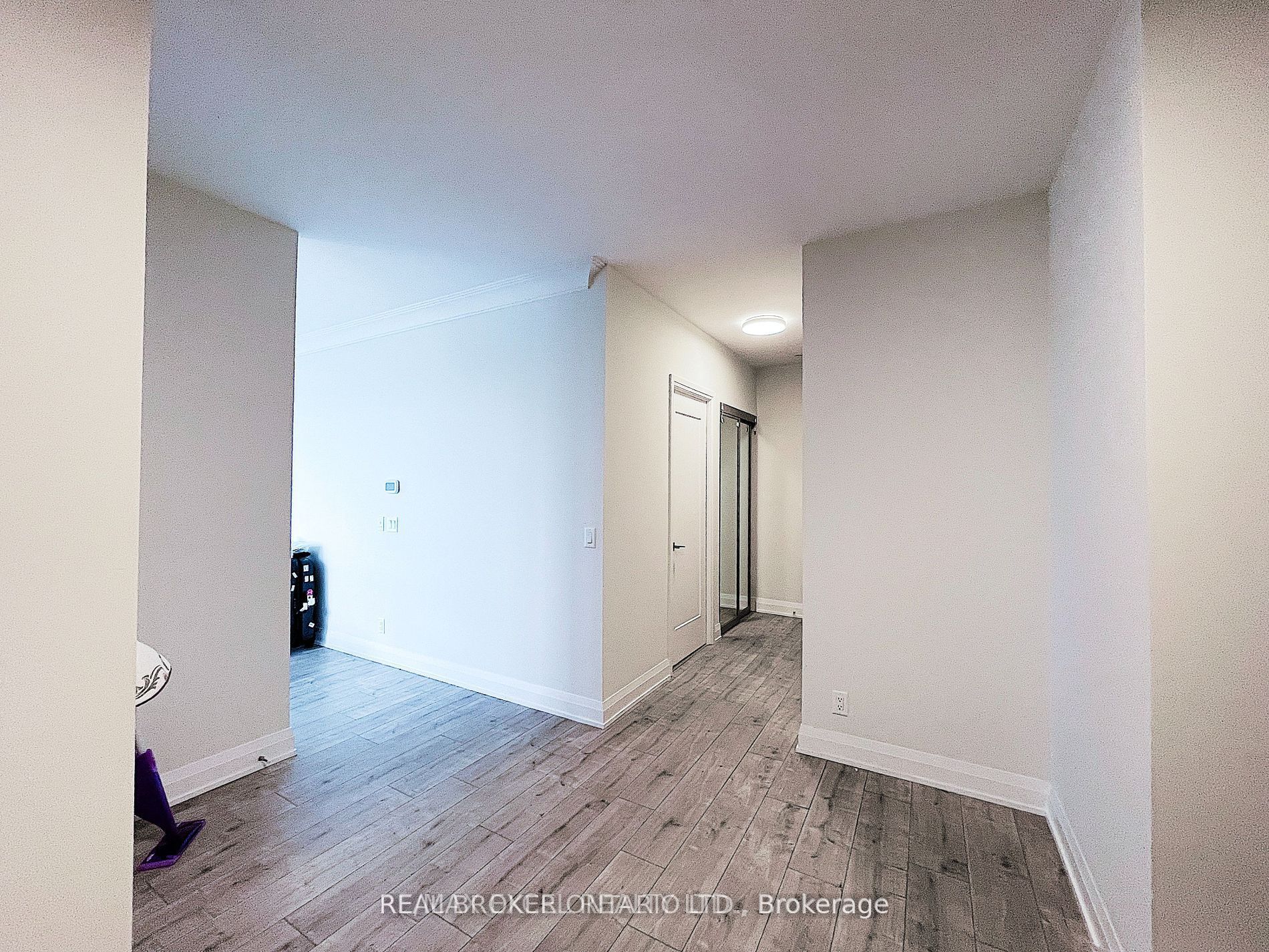 18 Water Walk Drive 2209, Markham, ON L3R 6L5 photo 4