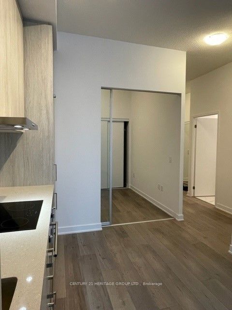 38 Honeycrisp Crescent 519, Vaughan, ON L4K 0M8 photo 5