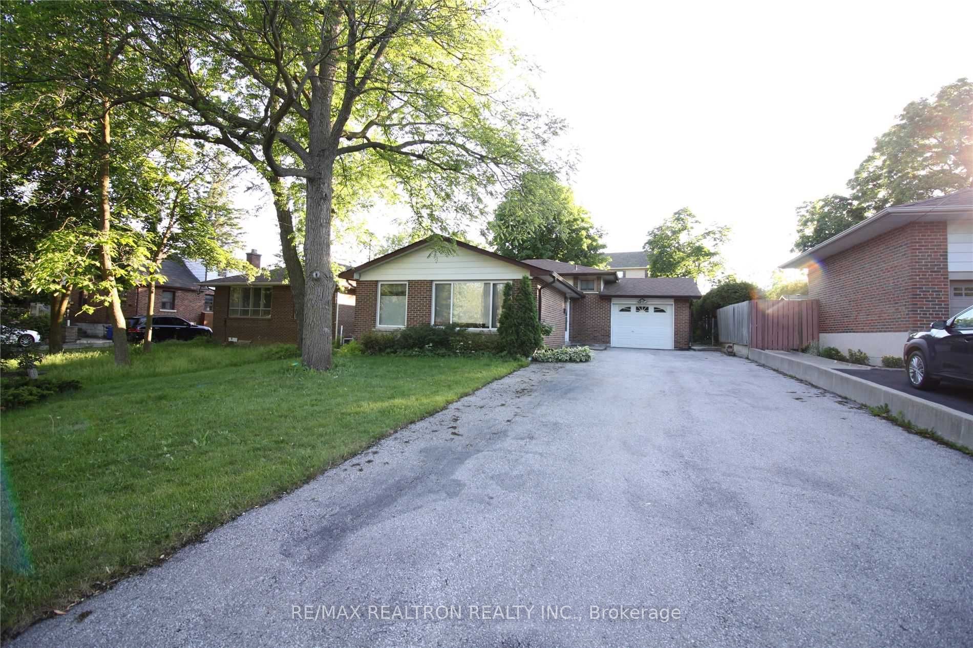 180 Church Street S, Richmond Hill, ON L4C 1W6 photo 2