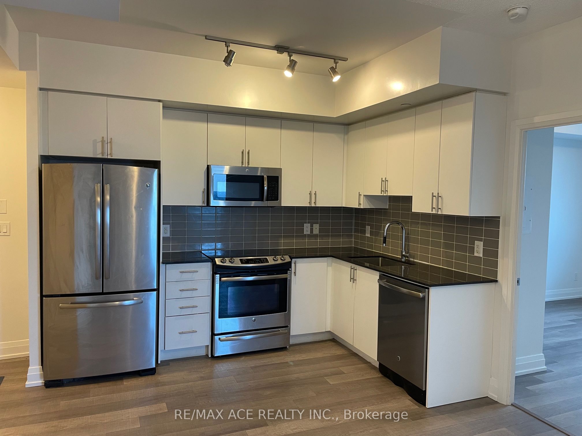 7165 Yonge Street 1902, Markham, ON L3T 0C9 photo 5