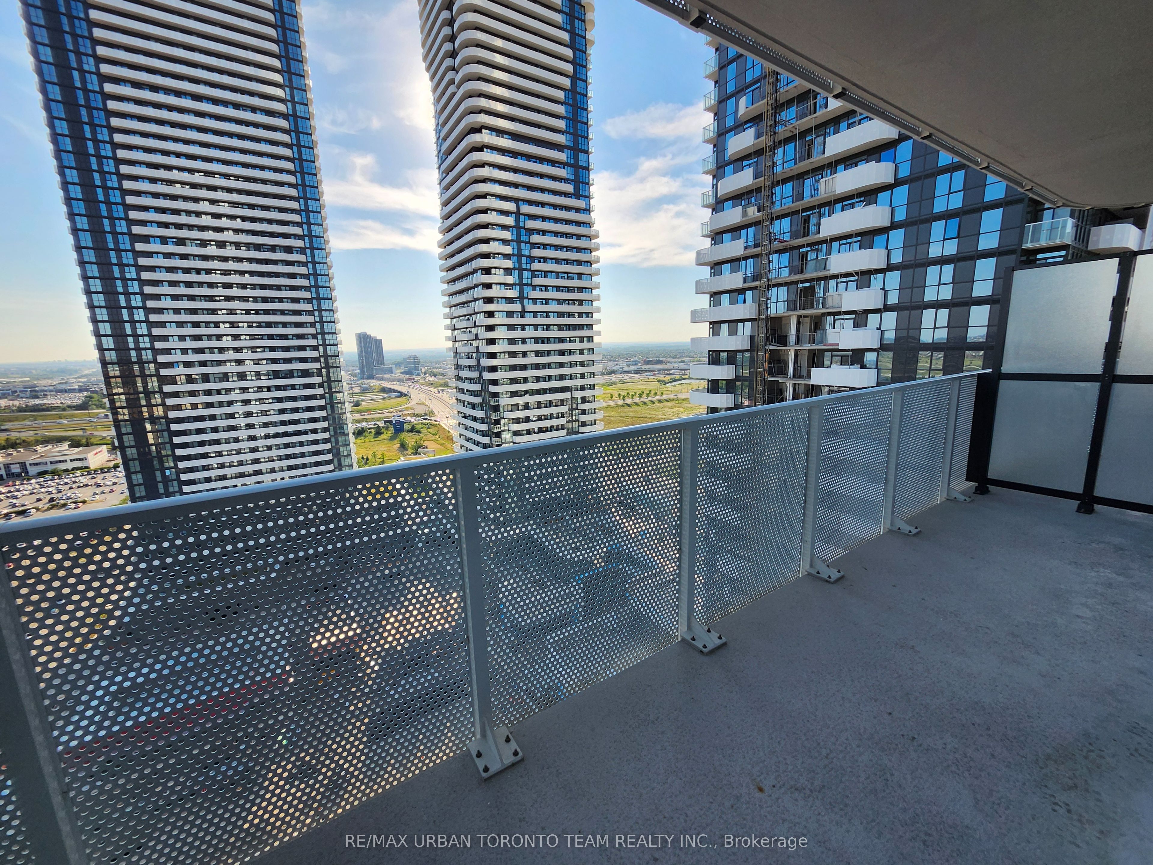 28 Interchange Way 1202, Vaughan, ON L4K 0P8 photo 5