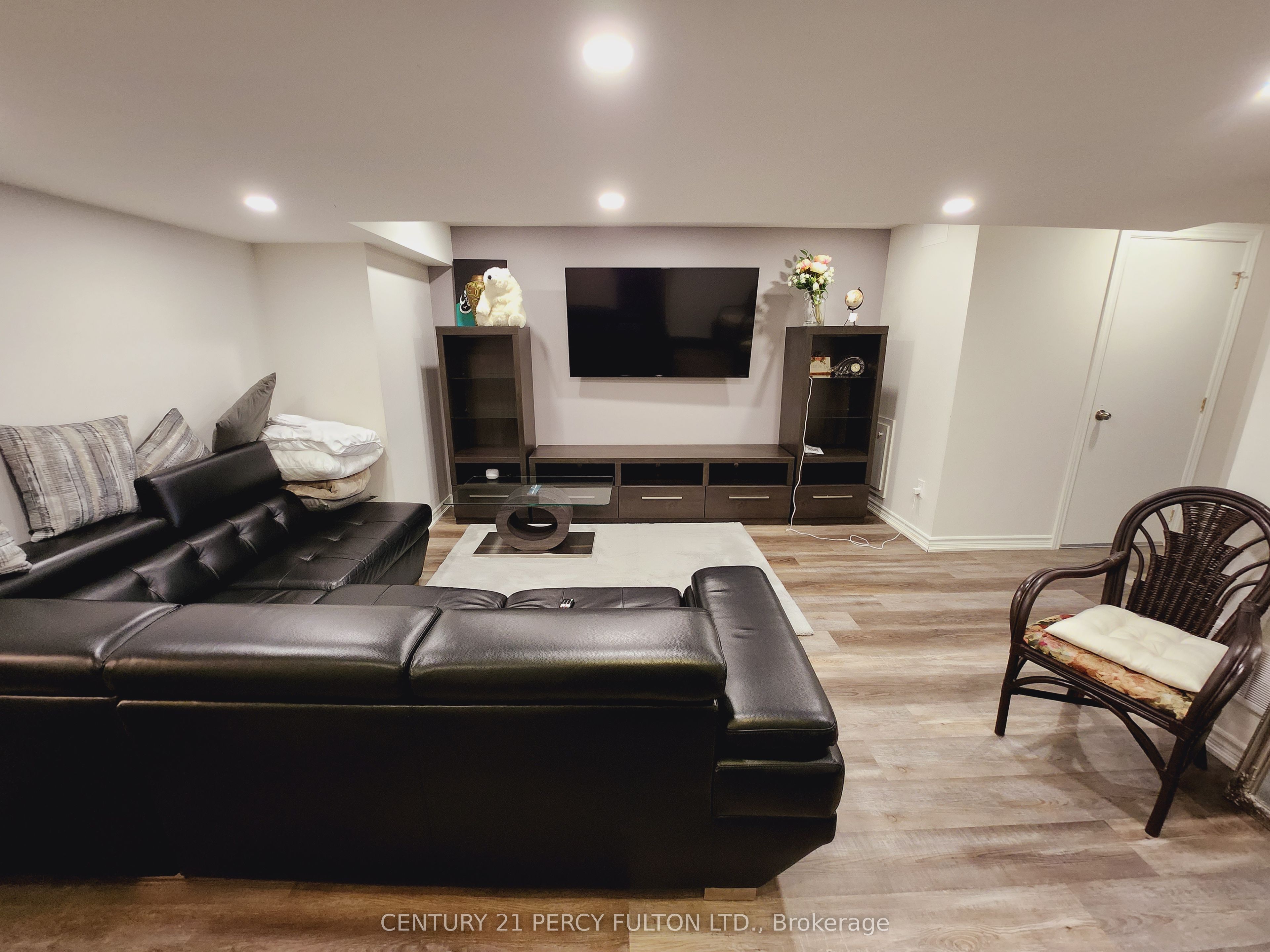 141 Rizal Avenue, Markham, ON L6B 0E7 photo 2