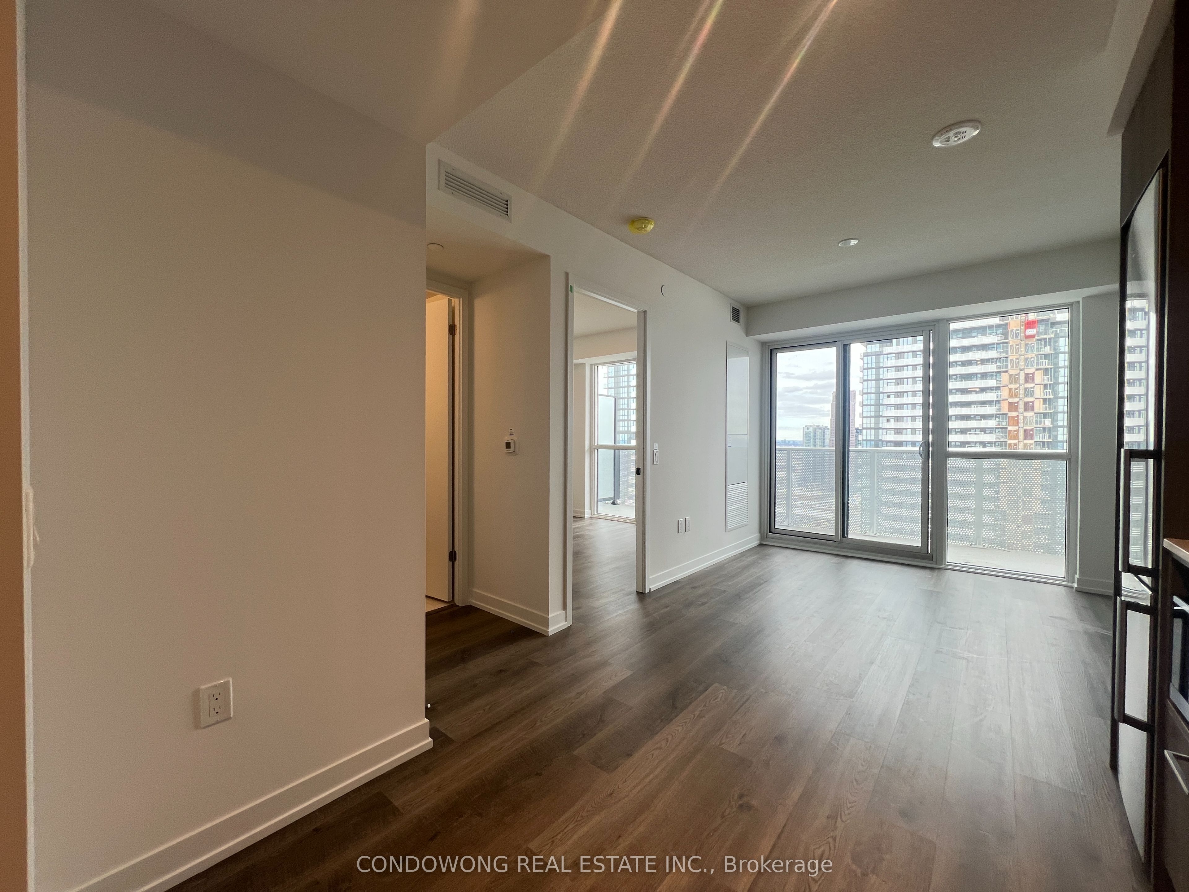 195 Commerce Street 4001, Vaughan, ON L4K 0P9 photo 3