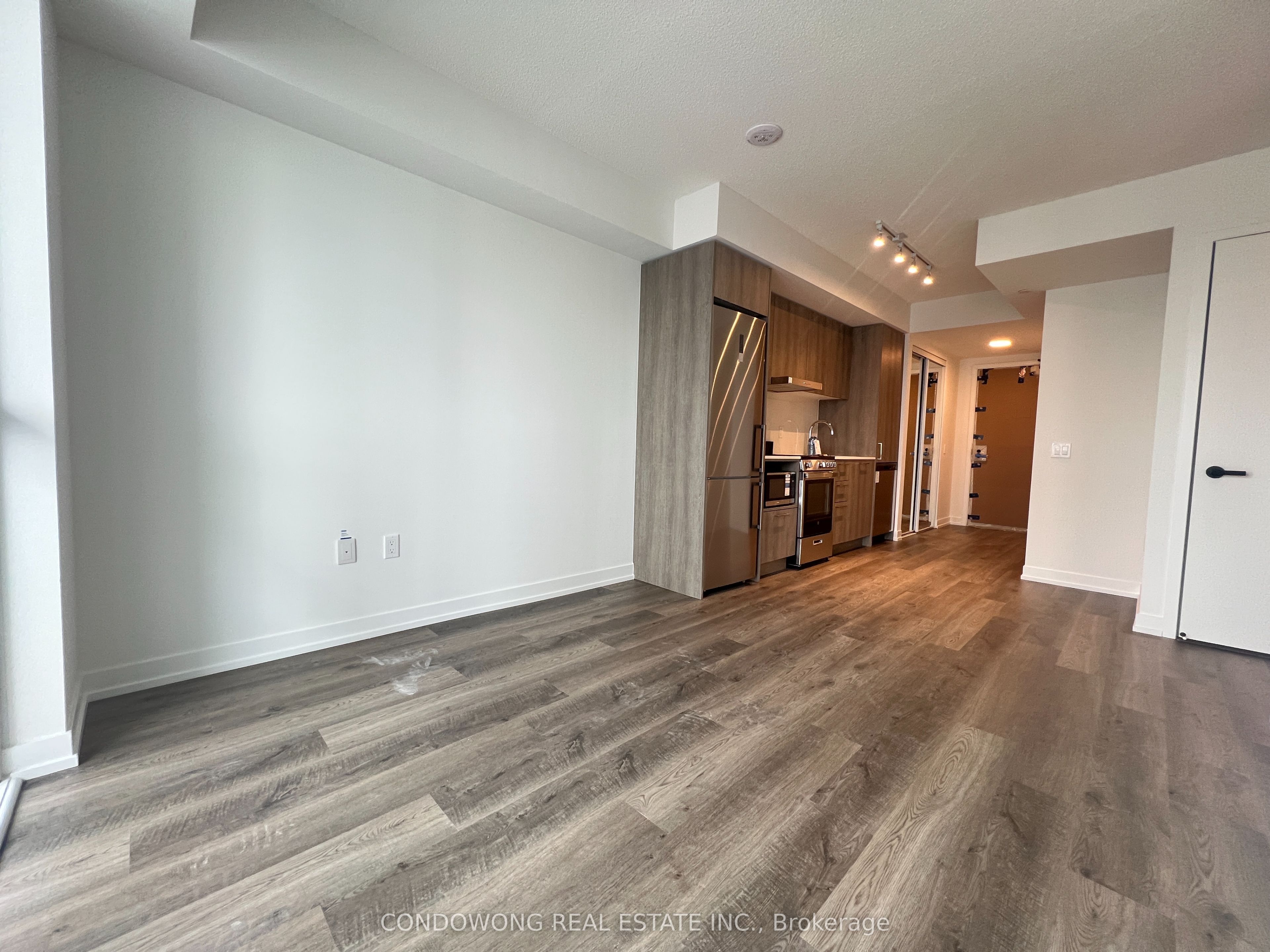 195 Commerce Street 4001, Vaughan, ON L4K 0P9 photo 5