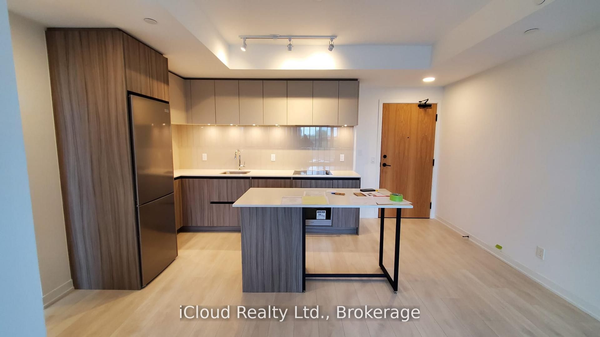 7950 Bathurst Street 210, Vaughan, ON L4J 0L4 photo 2