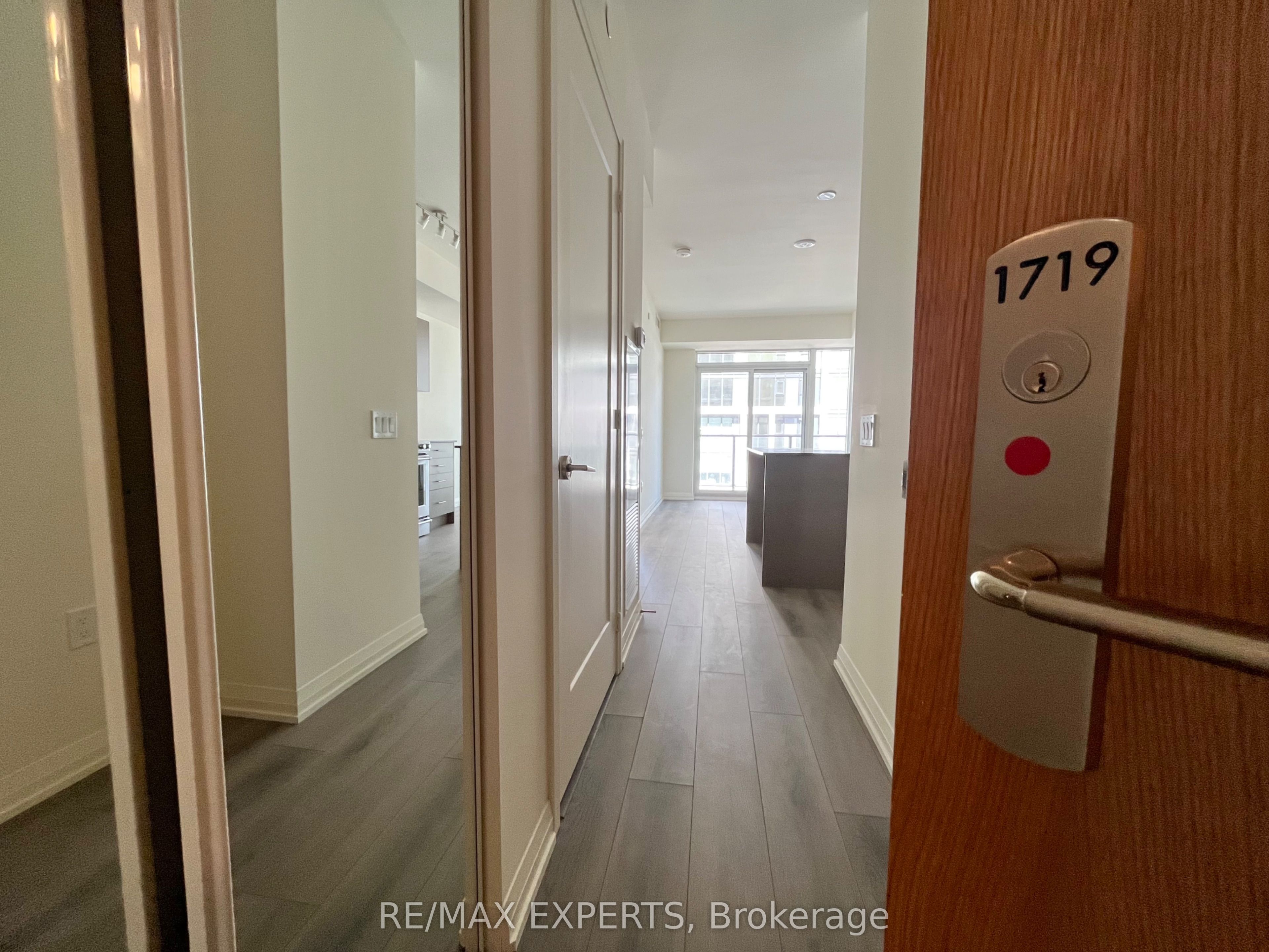 8960 Jane Street 1719, Vaughan, ON L4K 0N9 photo 5