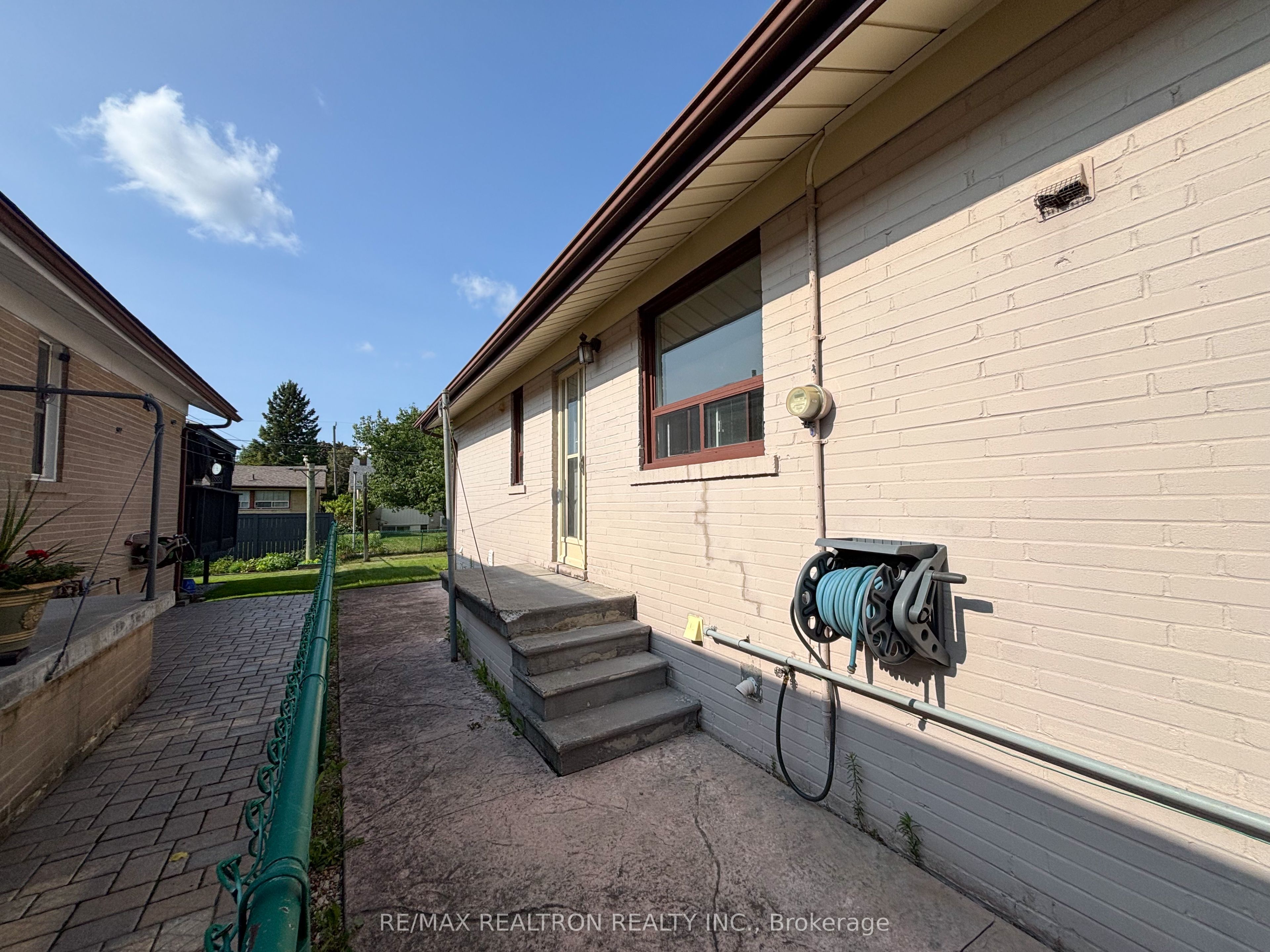 7 Rockport Crescent, Richmond Hill, ON L4C 2L5 photo 3