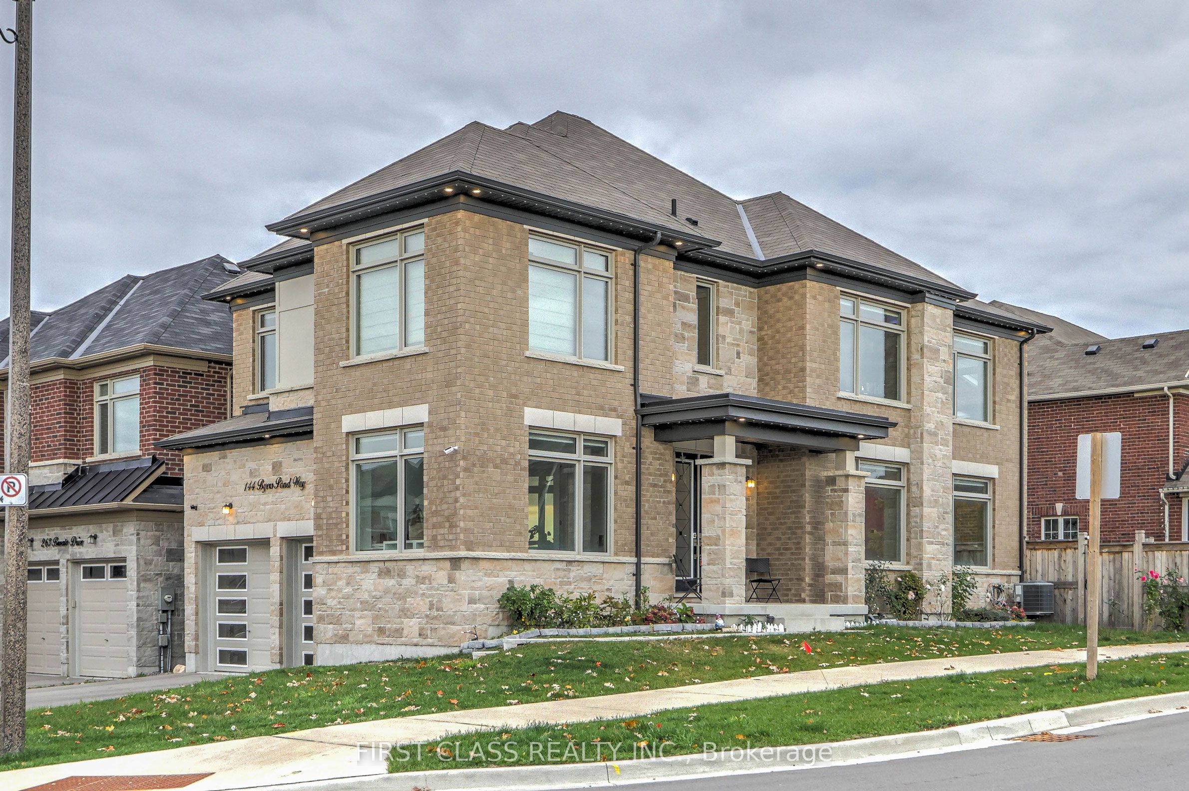144 Byers Pond Way, Whitchurch-Stouffville, ON L4A 4X3 photo 2