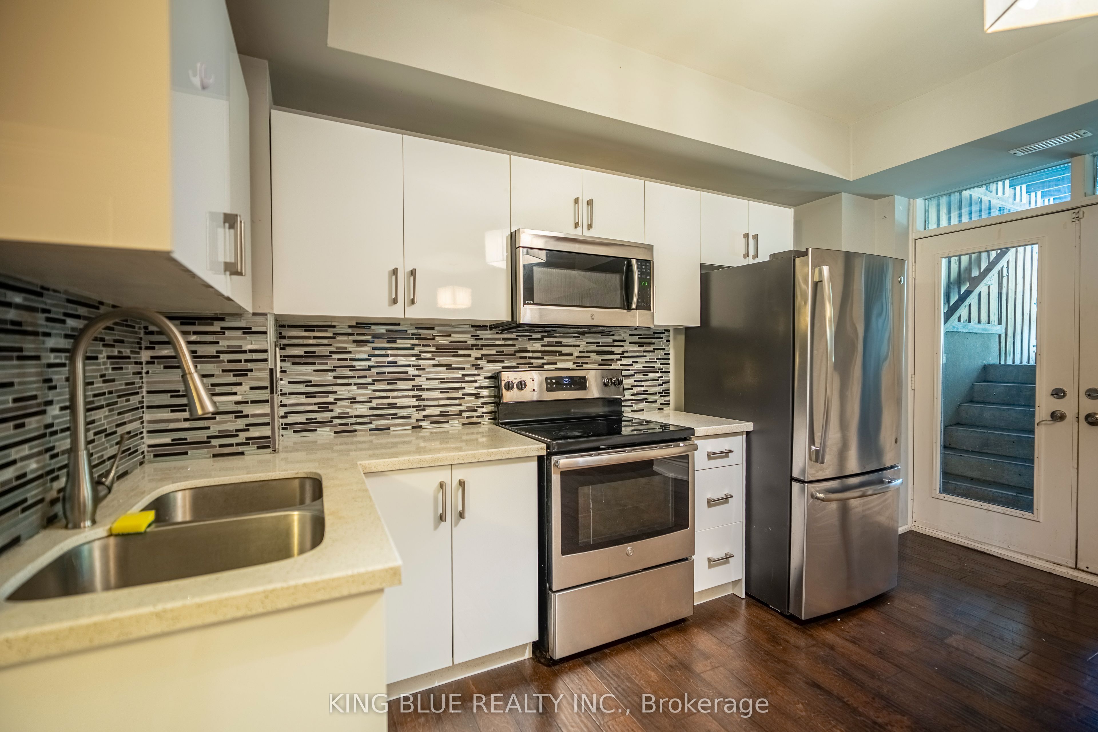 83 Hunt Avenue Lower, Richmond Hill, ON L4C 4H1 photo 2