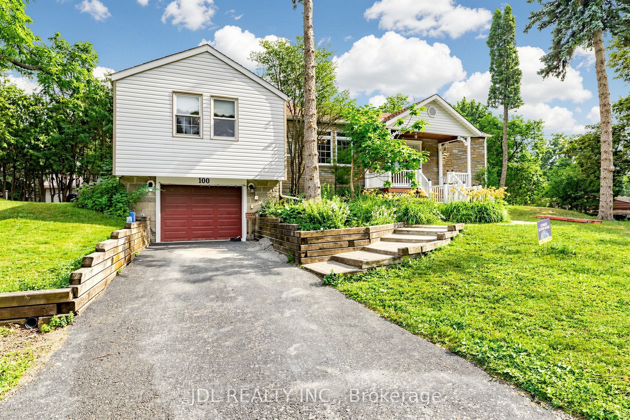 100 Roxborough Road, Newmarket, ON L3Y 3L2 photo 4