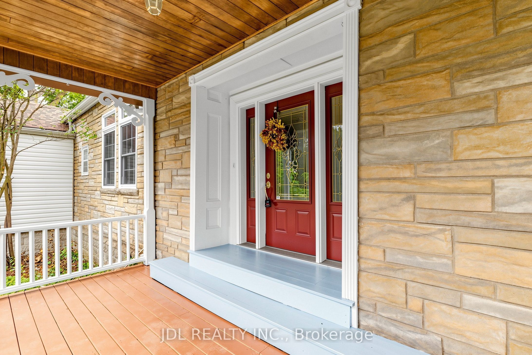 100 Roxborough Road, Newmarket, ON L3Y 3L2 photo 5